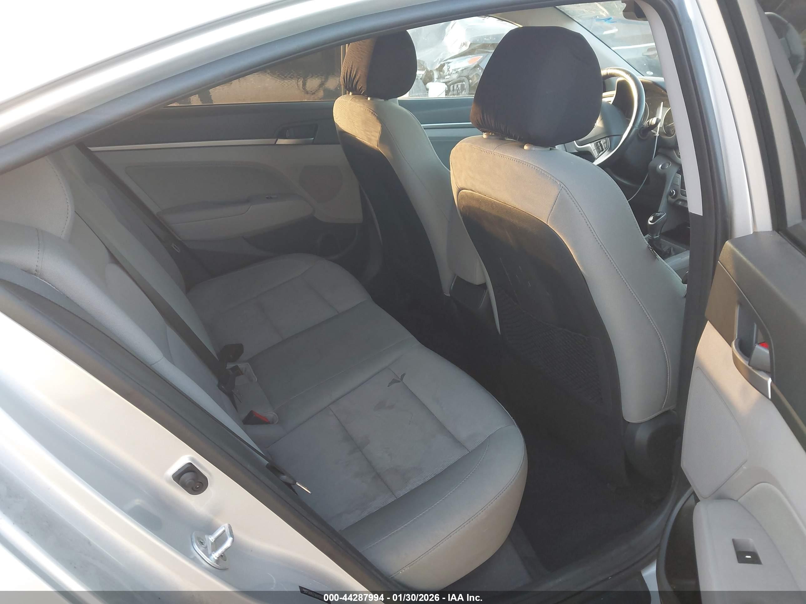 HYUNDAI ELANTRA image 8