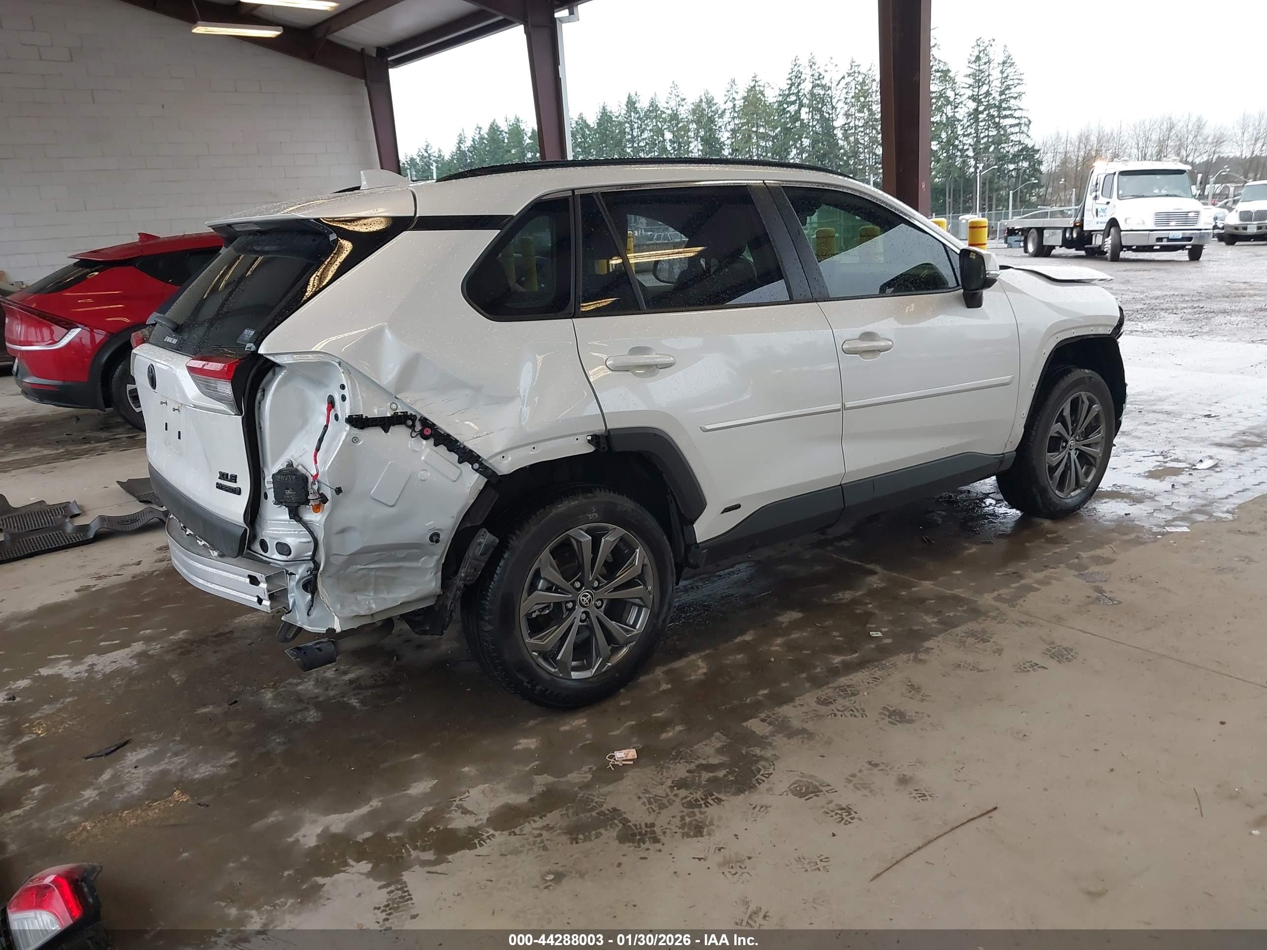 TOYOTA RAV4 image 4