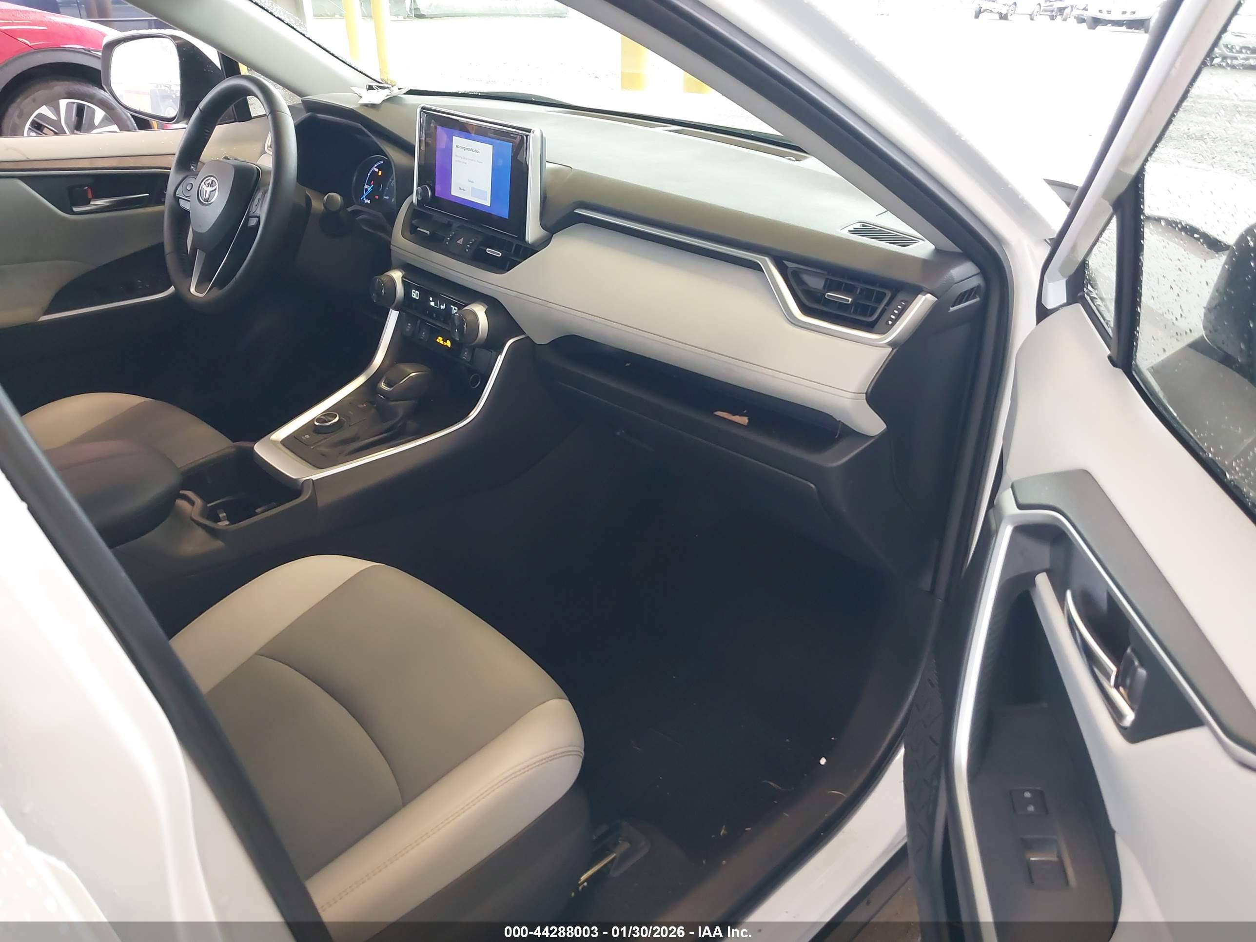 TOYOTA RAV4 image 5