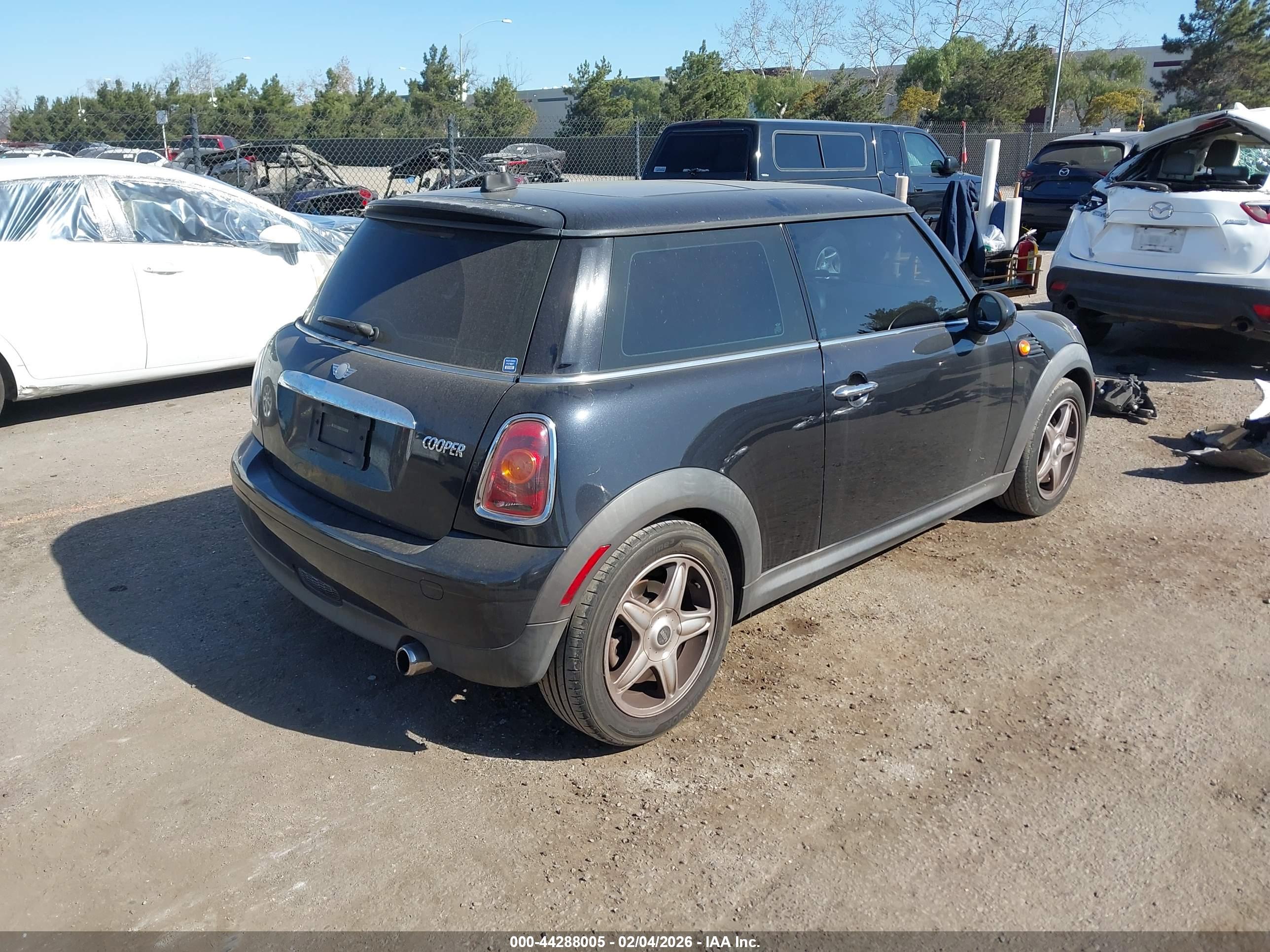 MINI COOPER image 4