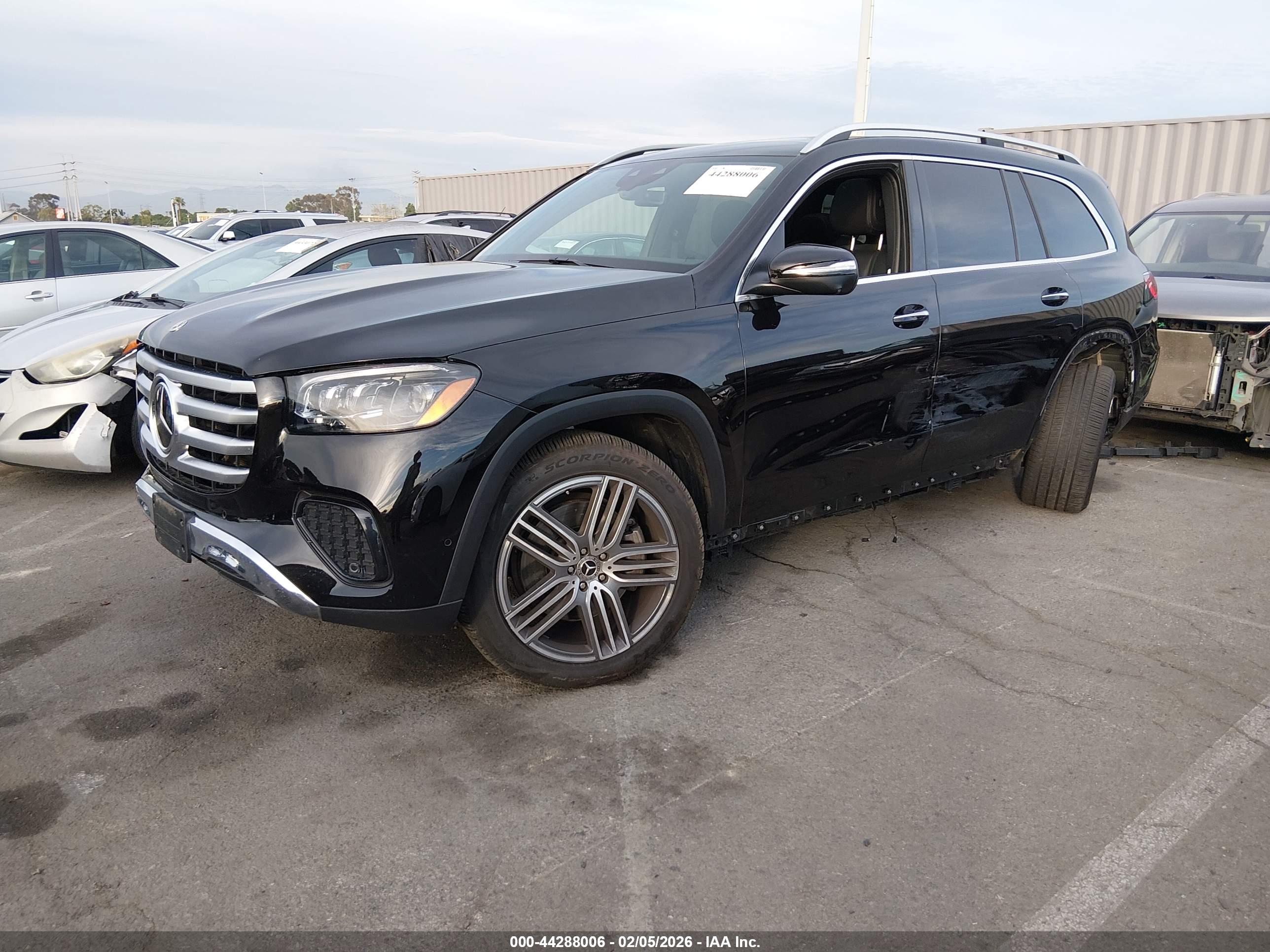MERCEDES-BENZ GLS image 2