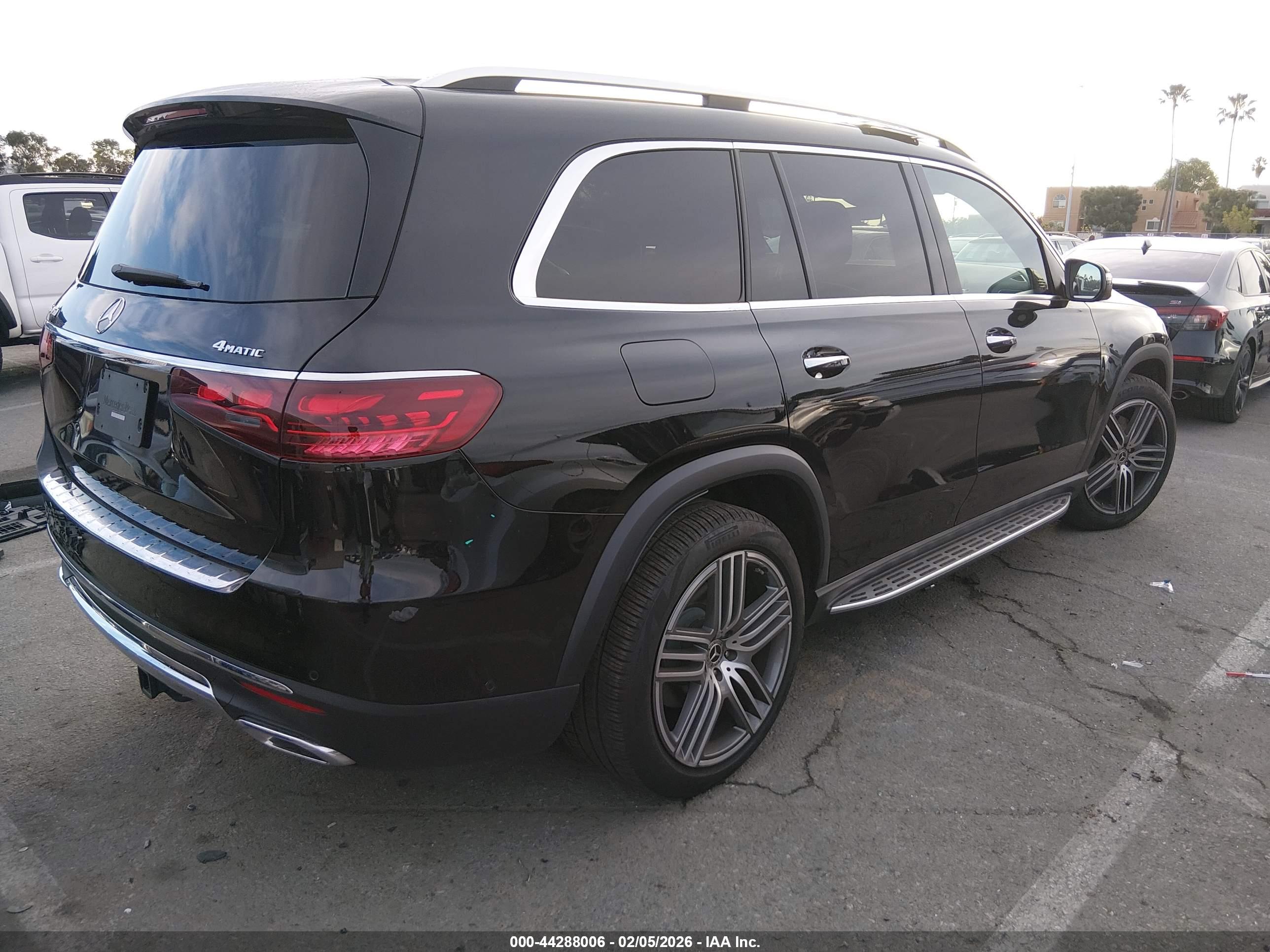 MERCEDES-BENZ GLS image 4