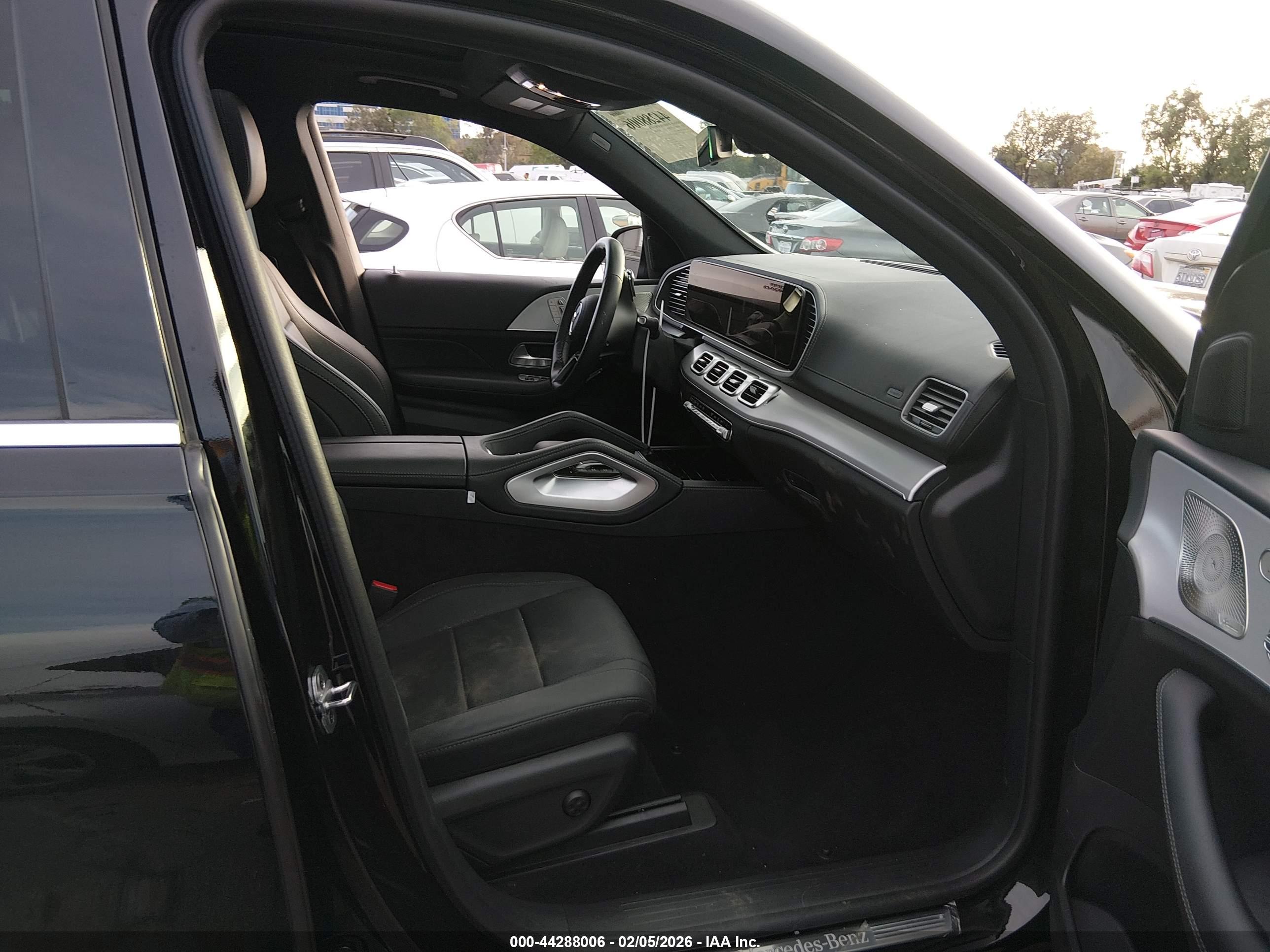 MERCEDES-BENZ GLS image 5
