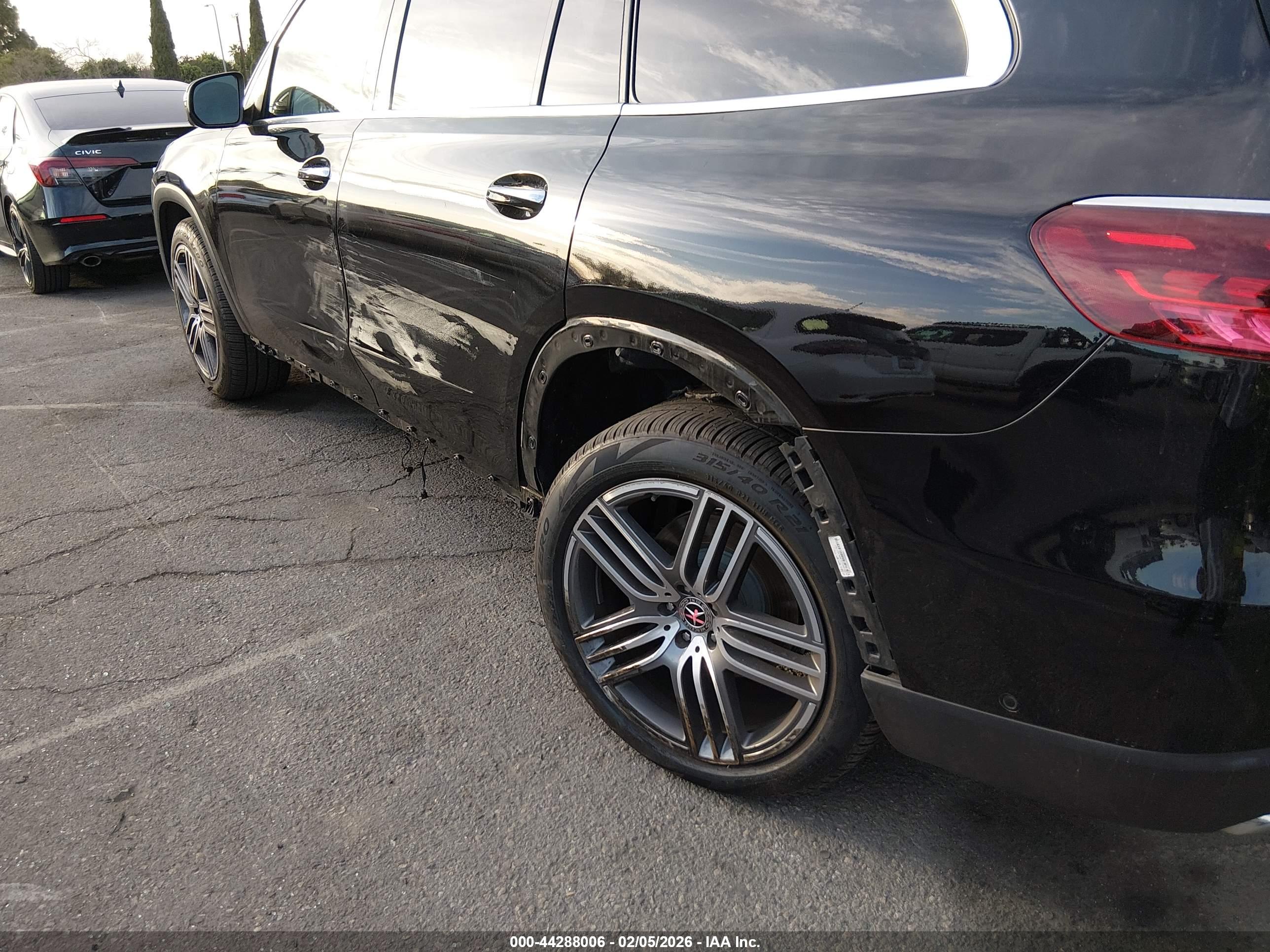 MERCEDES-BENZ GLS image 6