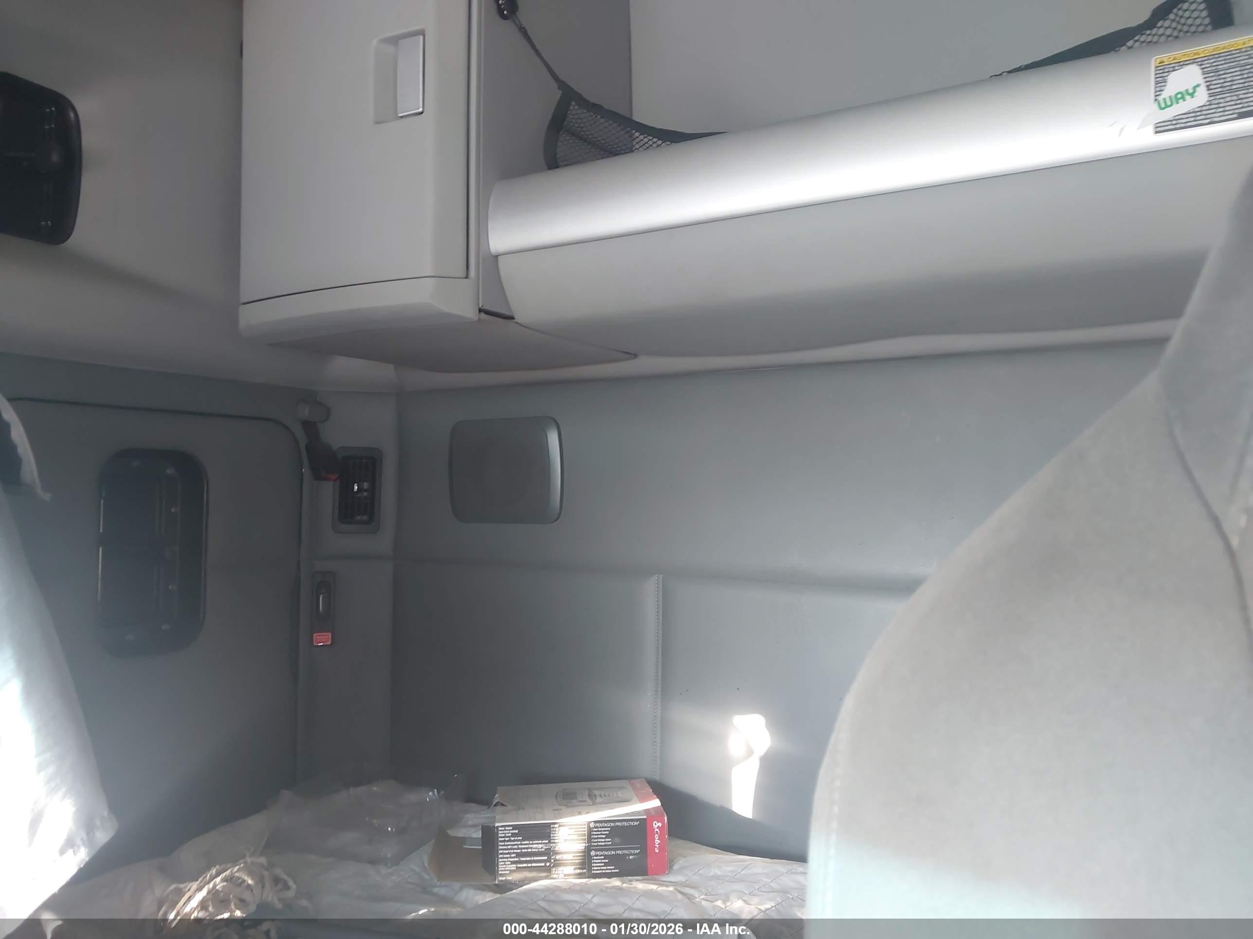 KENWORTH T680 image 8
