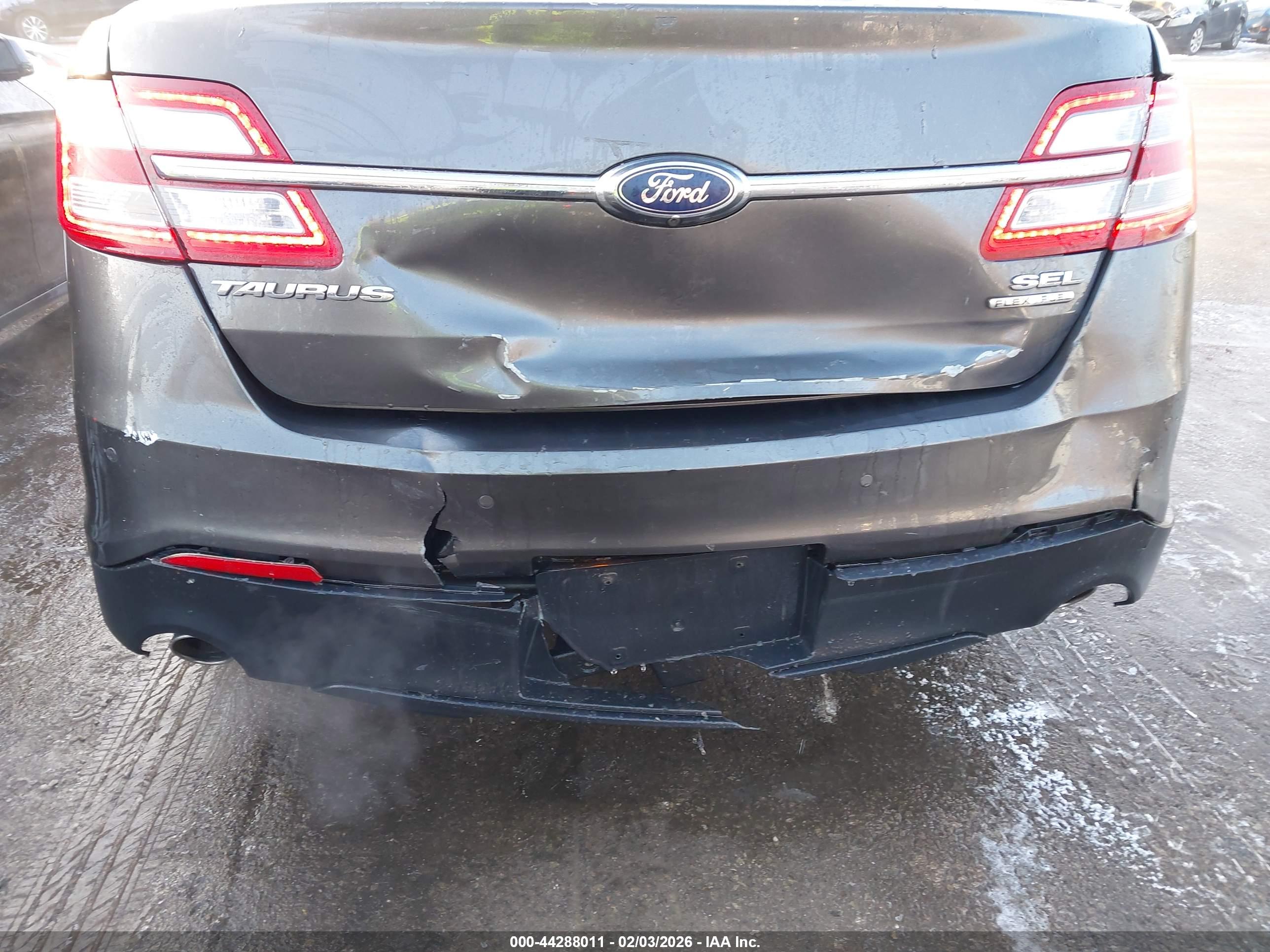 FORD TAURUS image 6