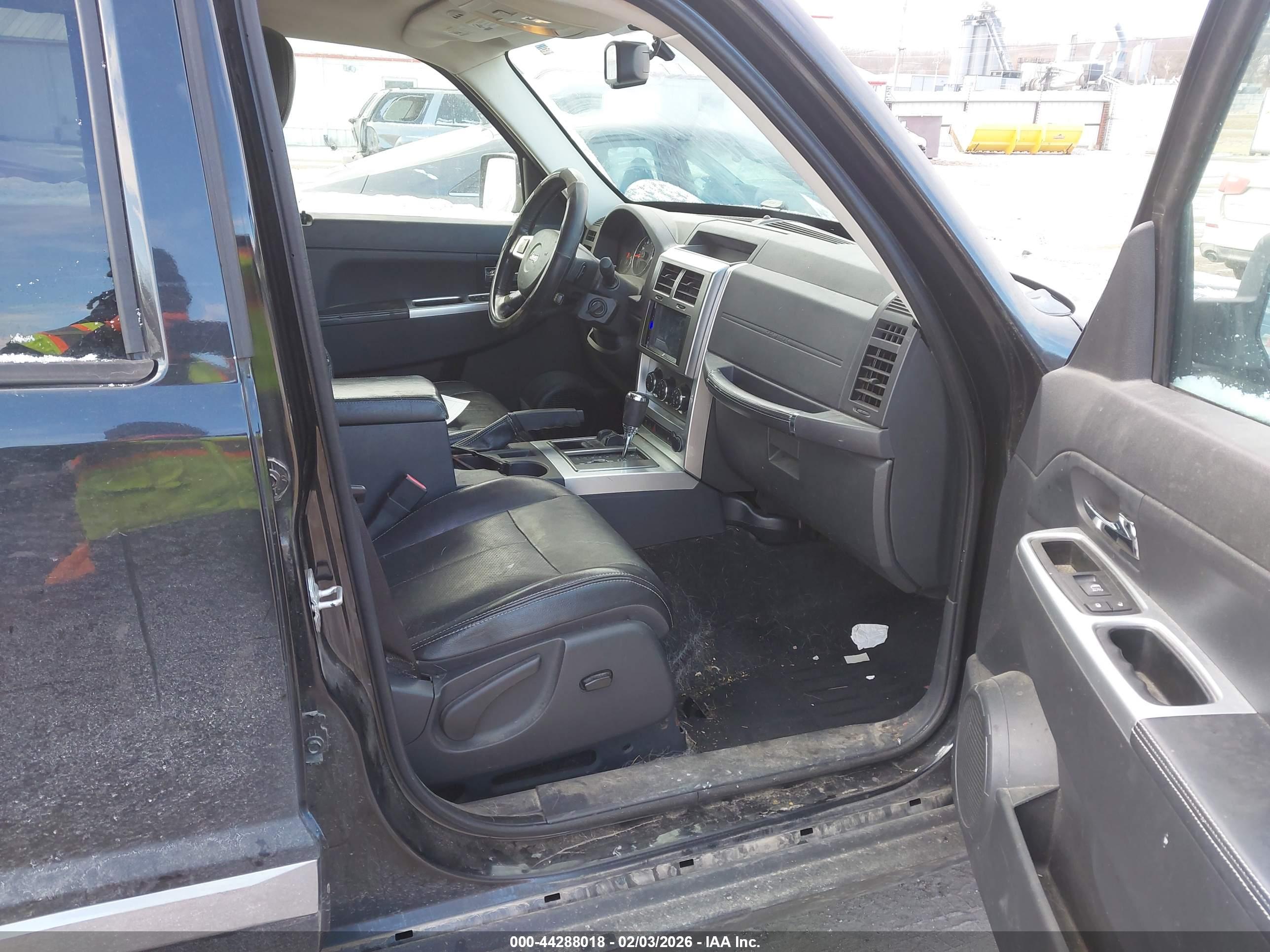 JEEP LIBERTY image 5