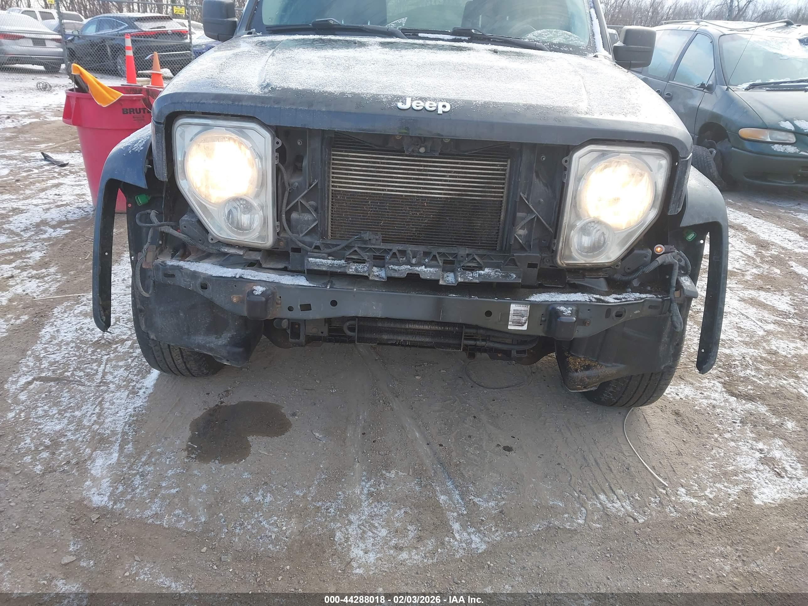 JEEP LIBERTY image 6