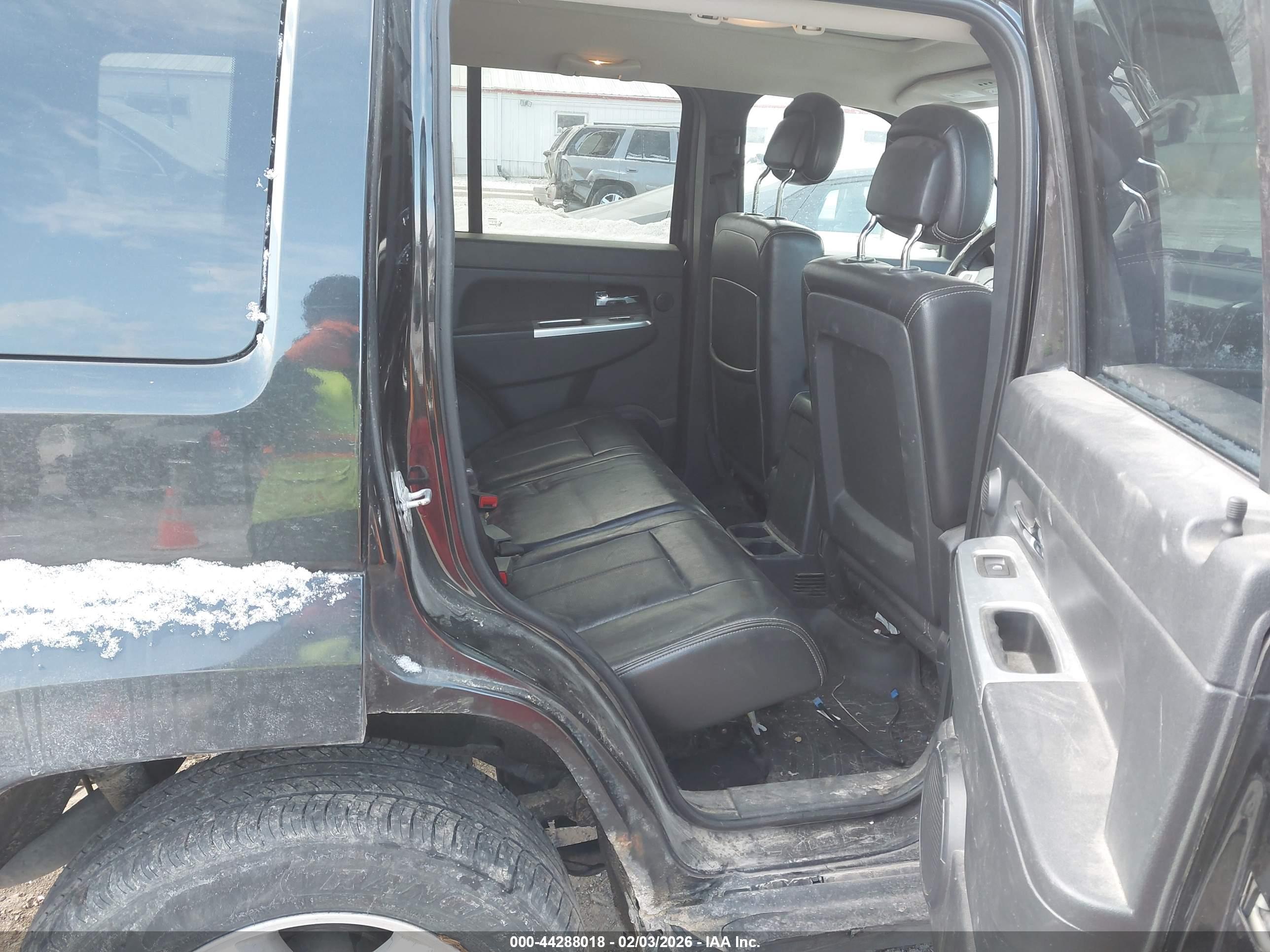 JEEP LIBERTY image 8