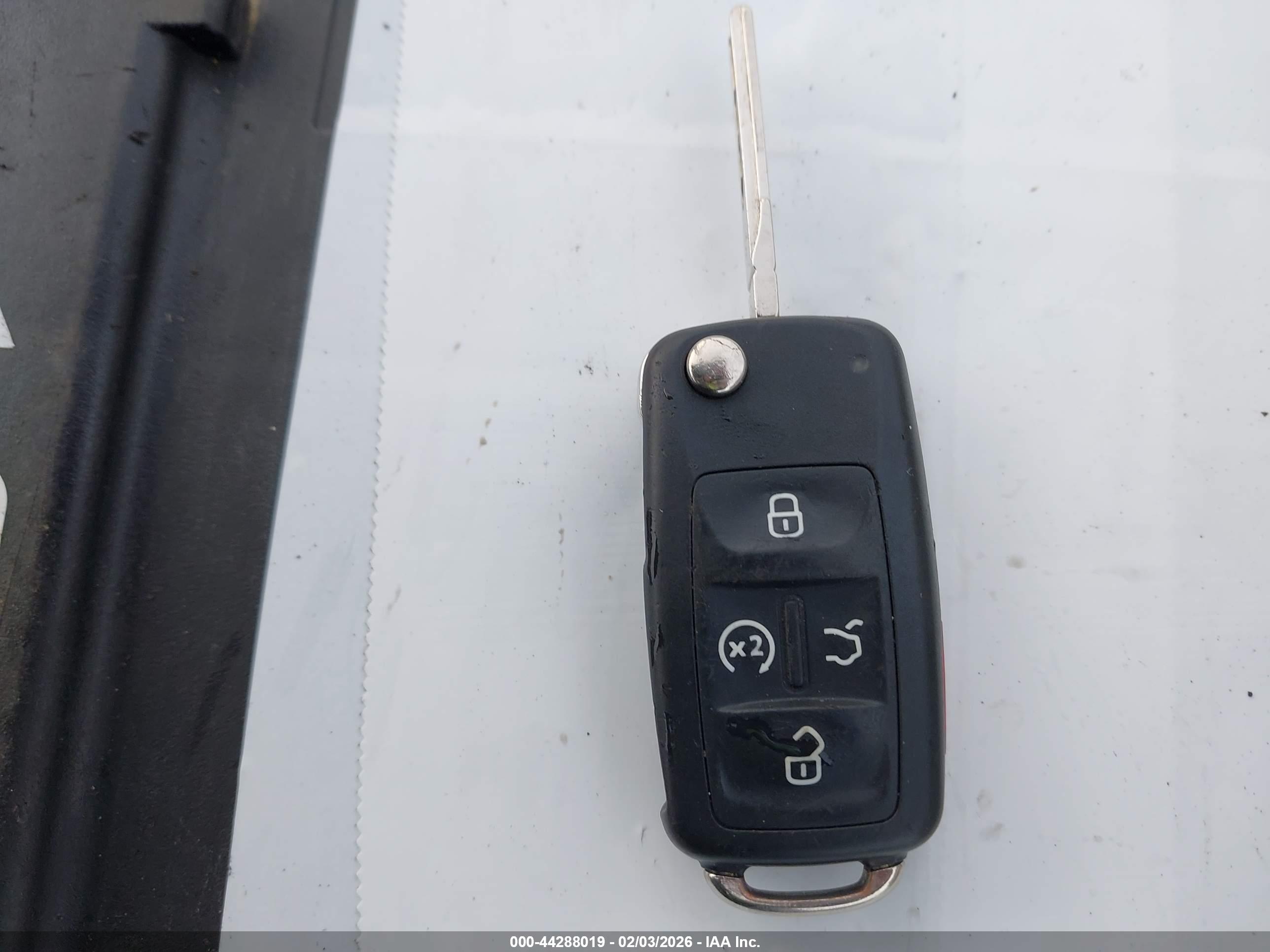 VOLKSWAGEN PASSAT image 11