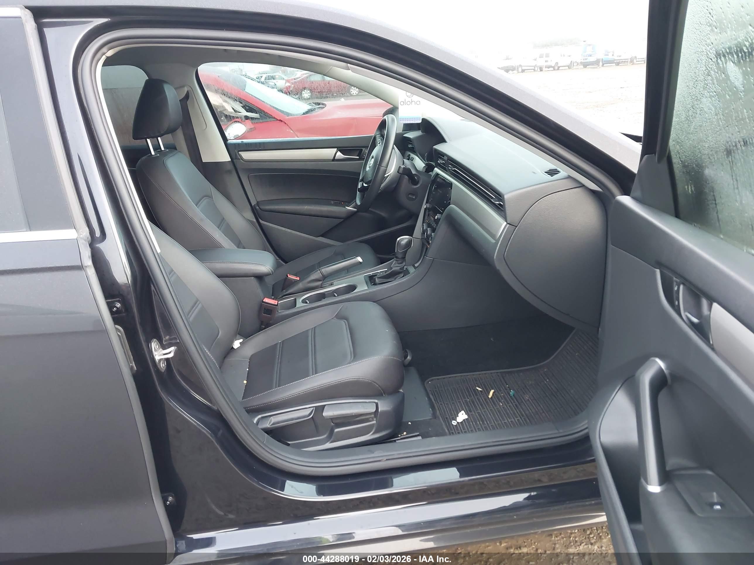 VOLKSWAGEN PASSAT image 5