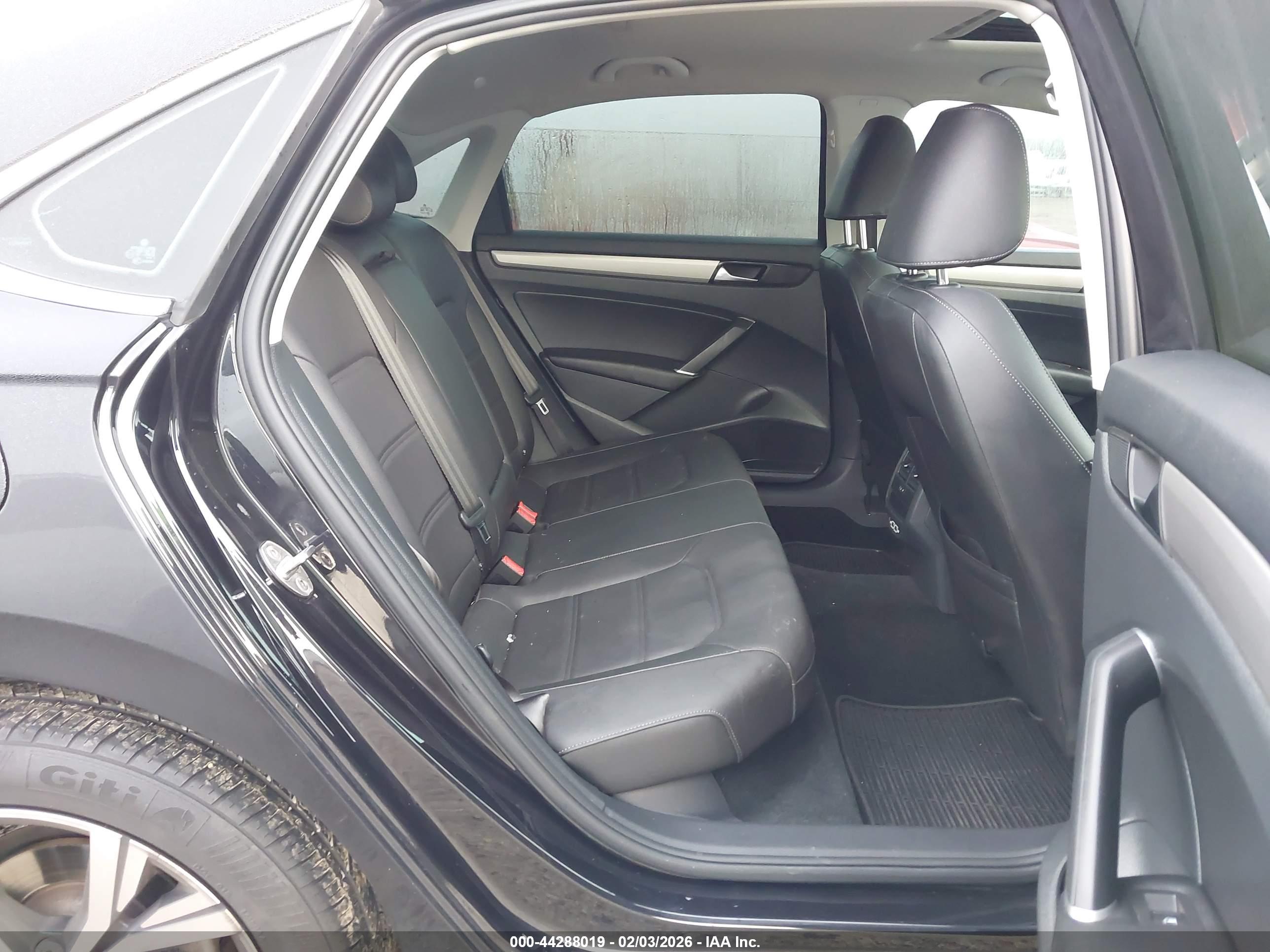 VOLKSWAGEN PASSAT image 8