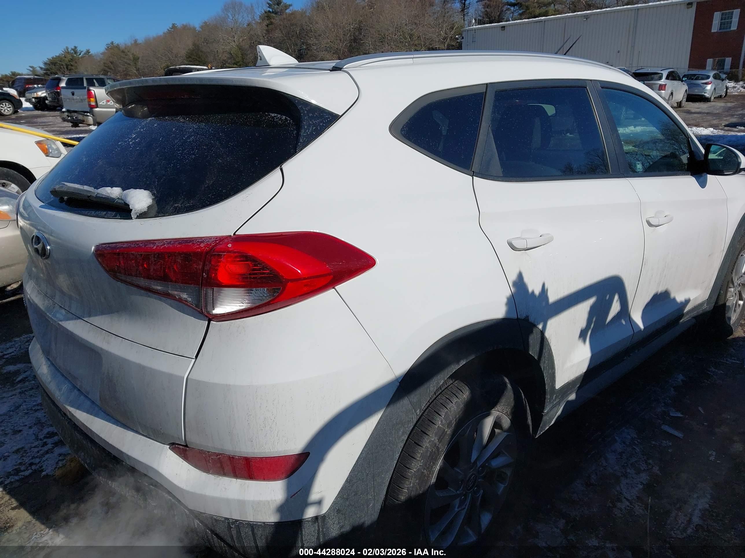 HYUNDAI TUCSON image 4