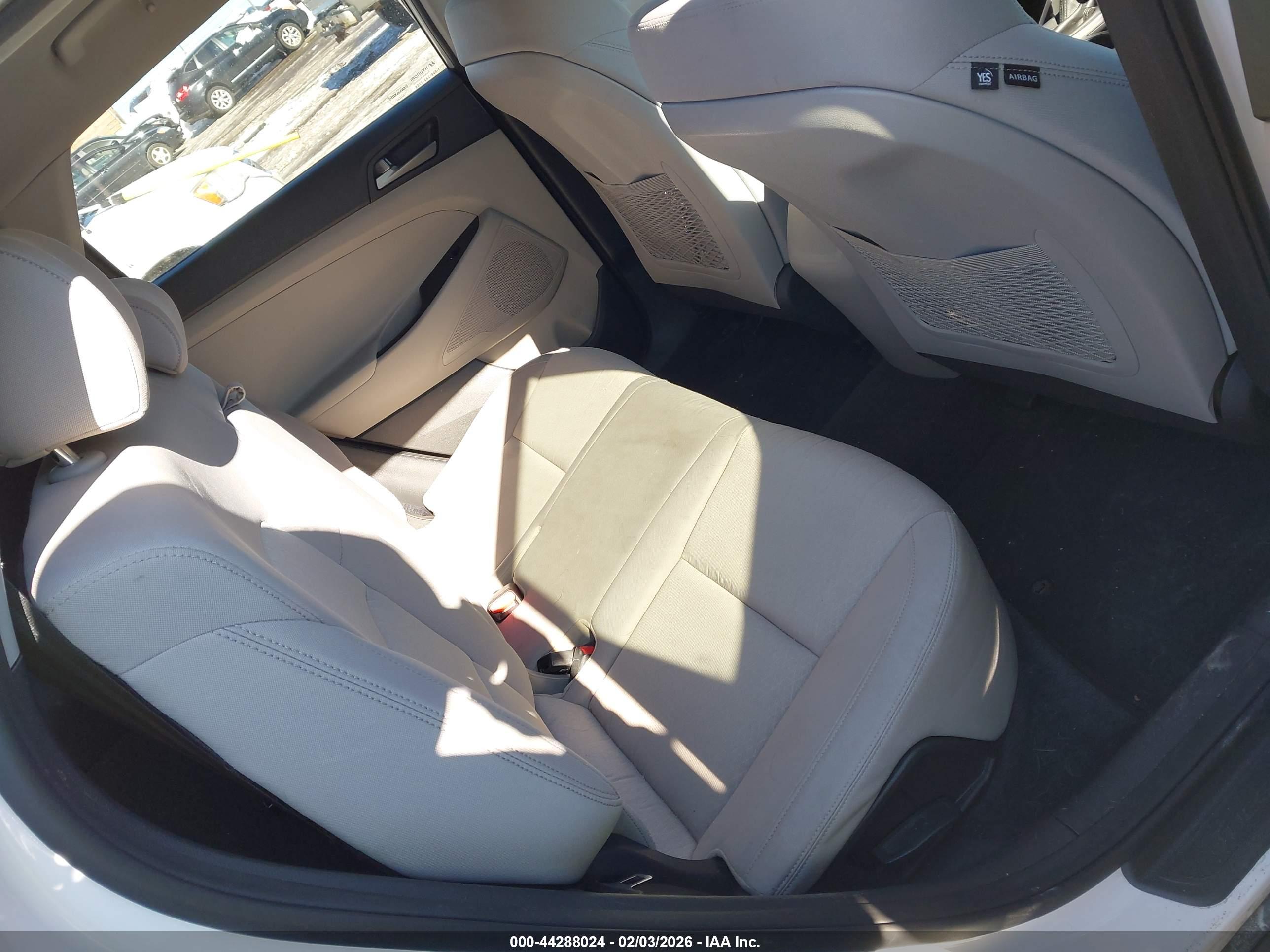 HYUNDAI TUCSON image 8