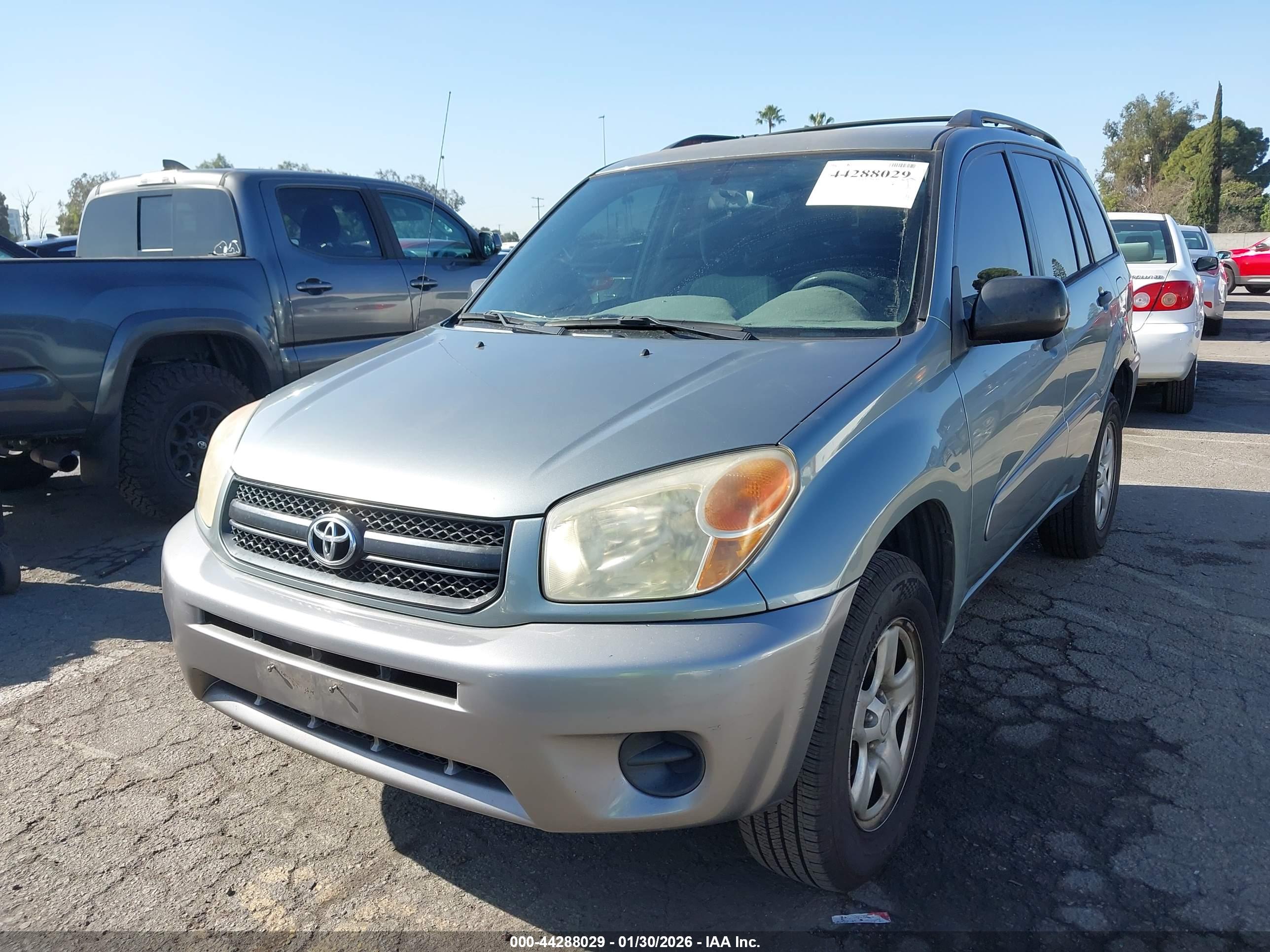 TOYOTA RAV4 image 2