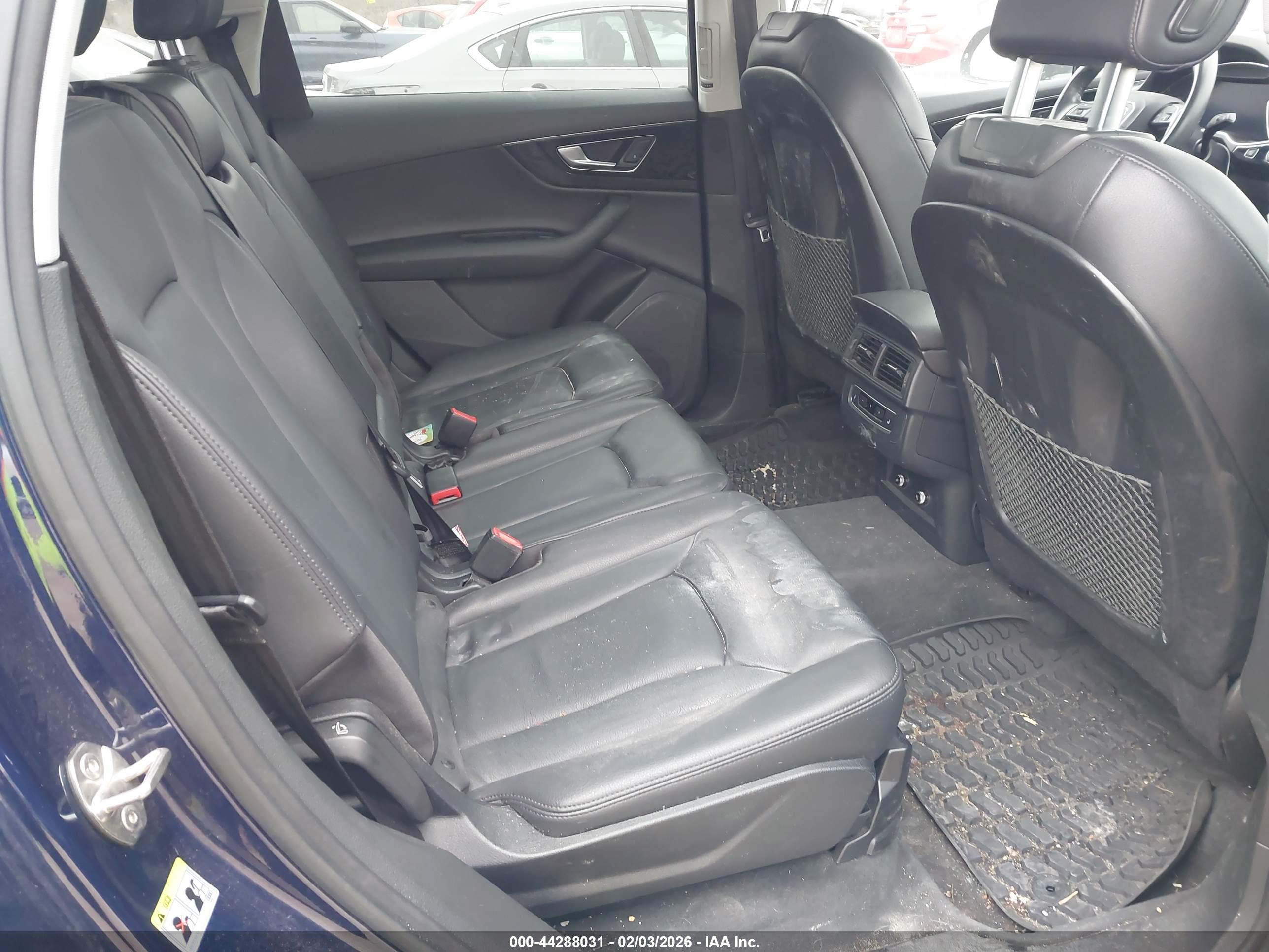 AUDI Q7 image 8