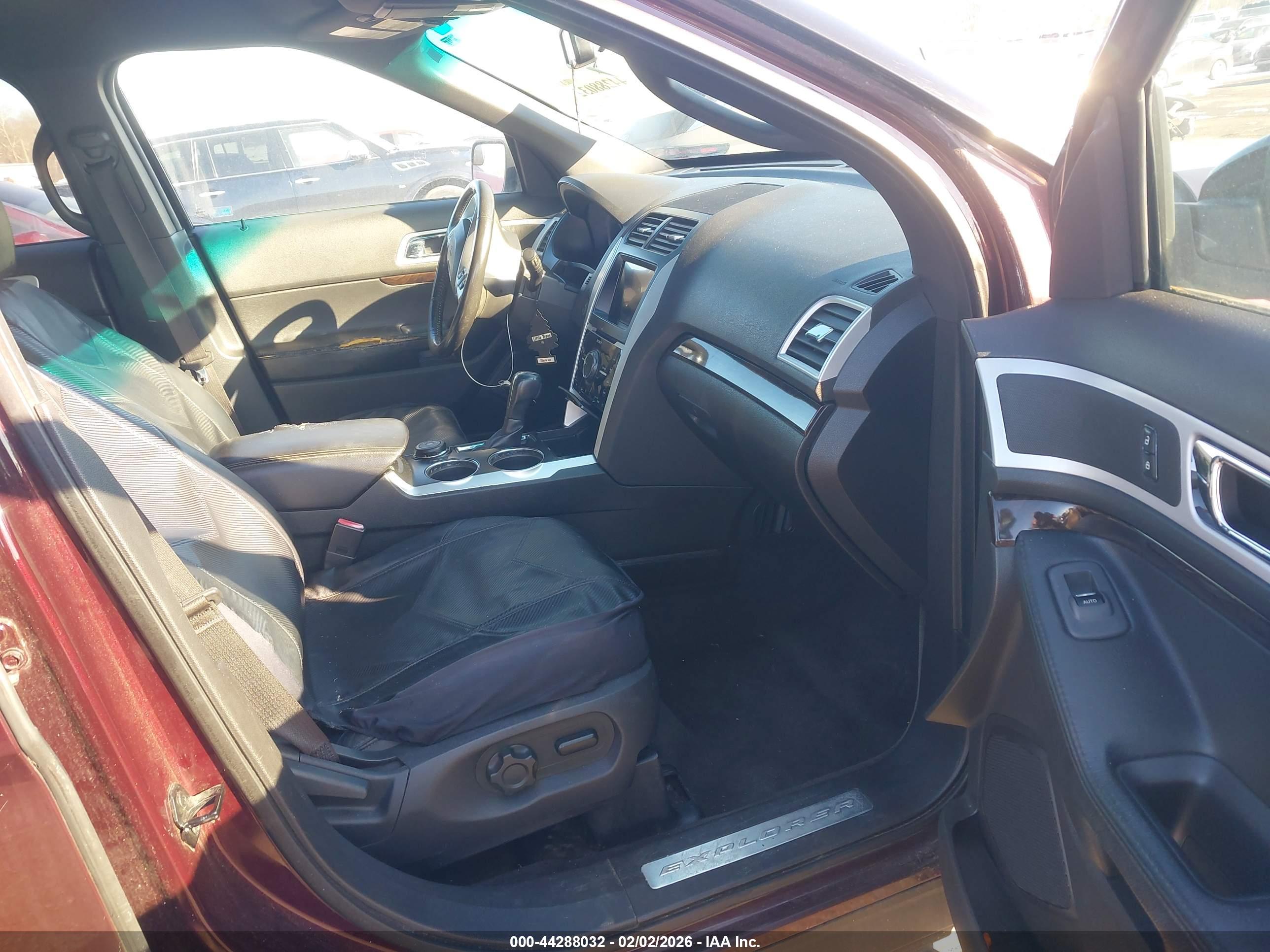 FORD EXPLORER image 5