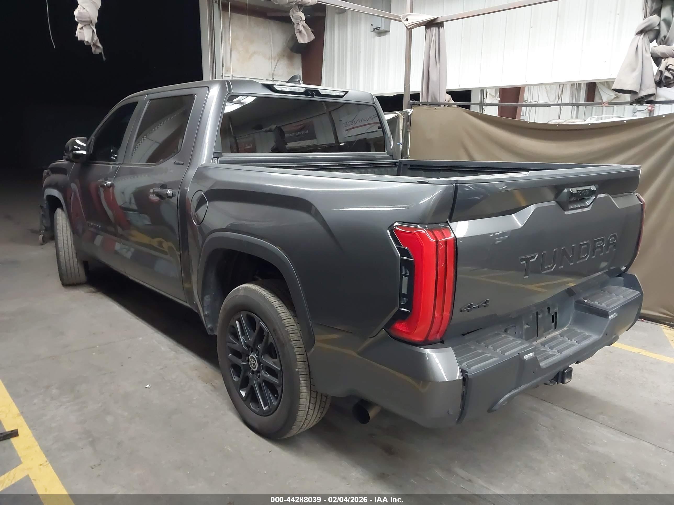 TOYOTA TUNDRA image 3