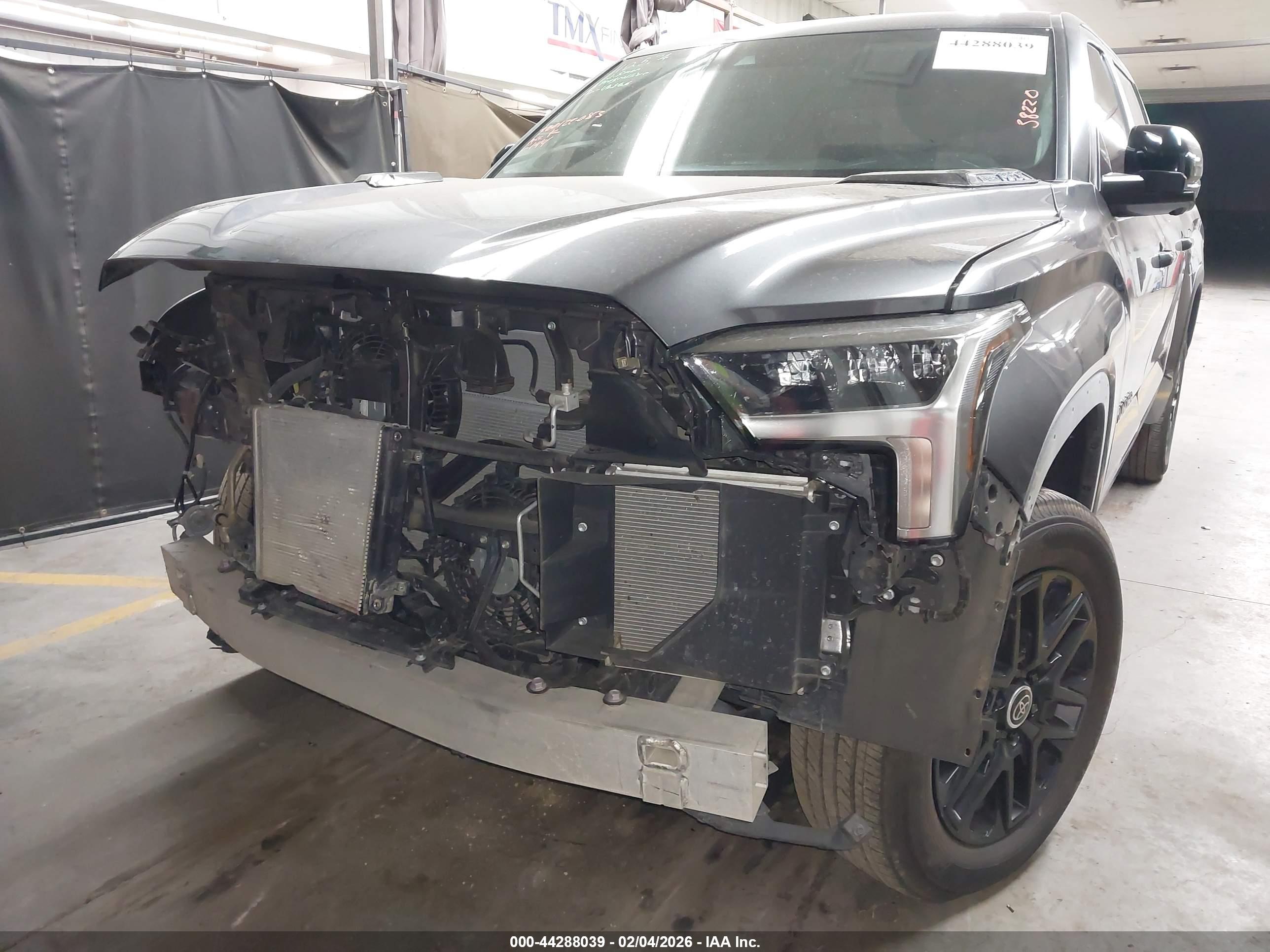 TOYOTA TUNDRA image 6