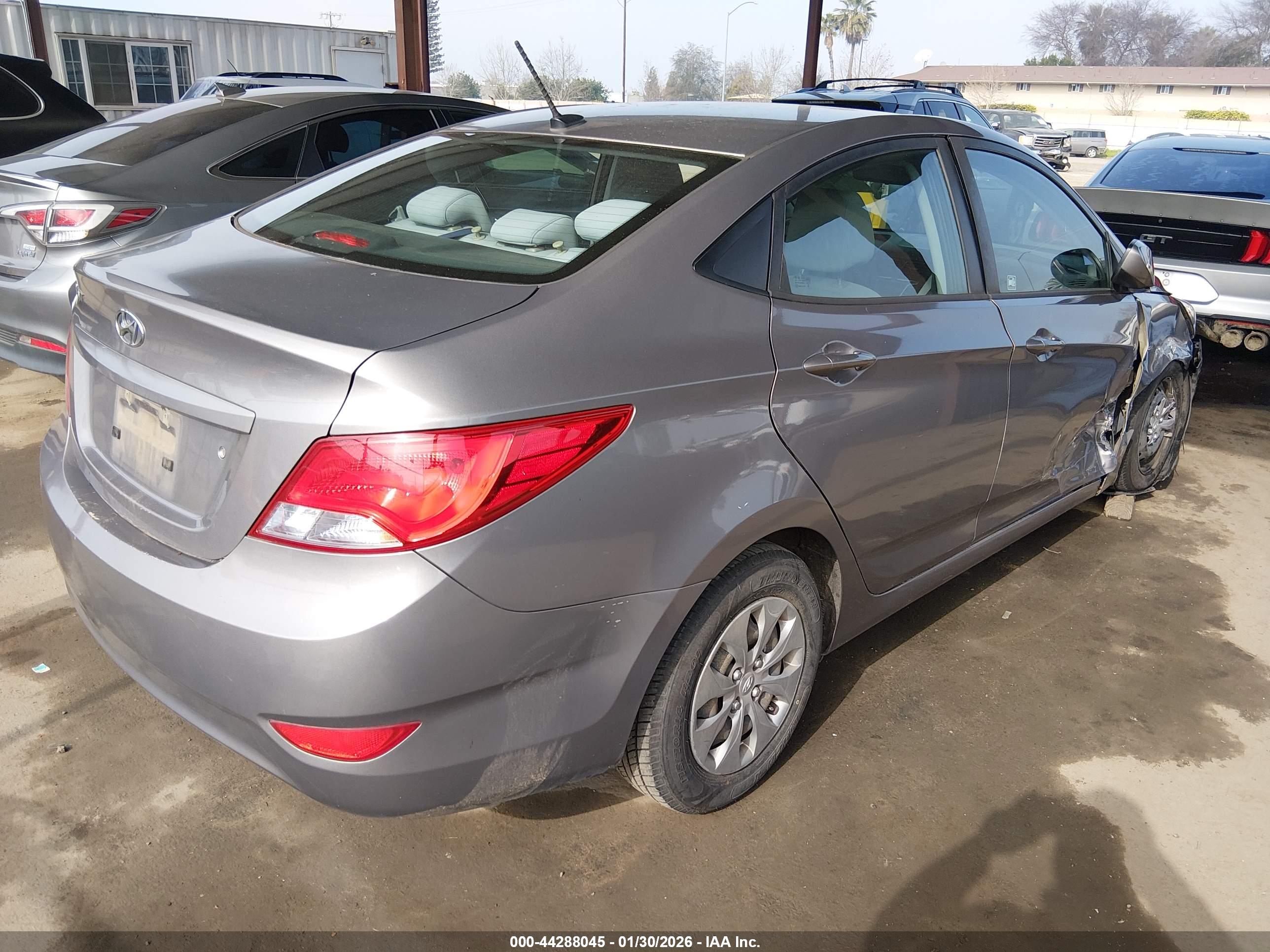 HYUNDAI ACCENT image 4