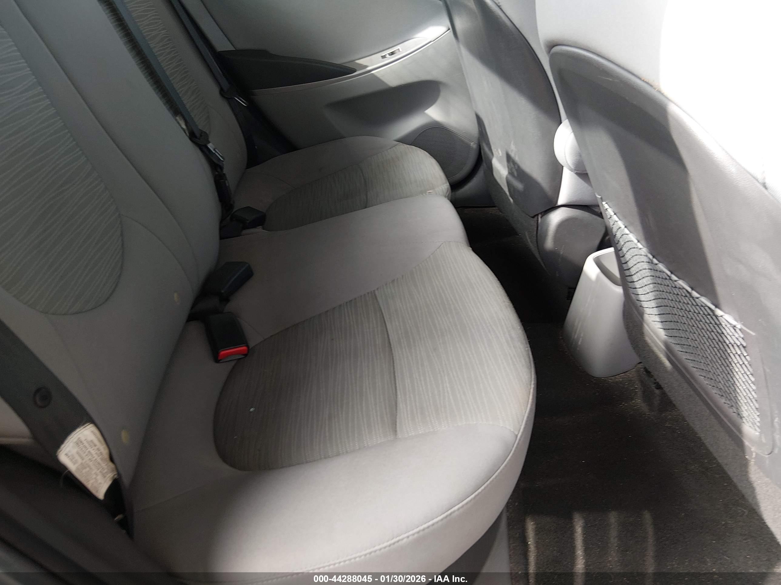 HYUNDAI ACCENT image 8