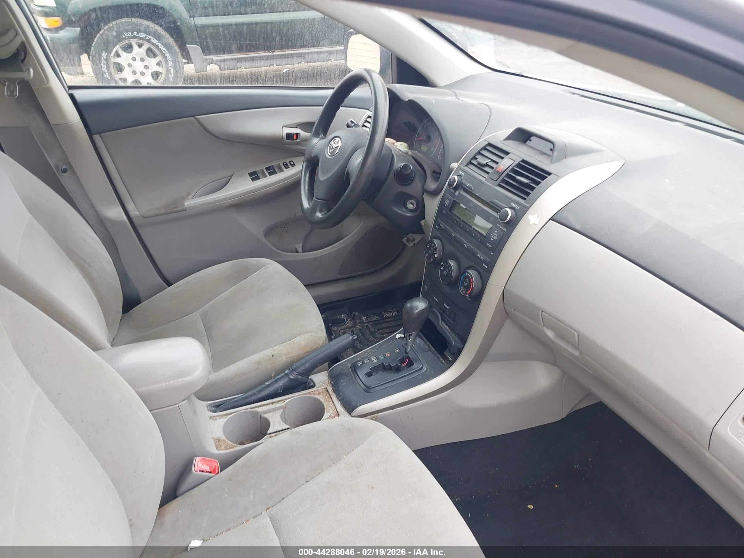 TOYOTA COROLLA image 5