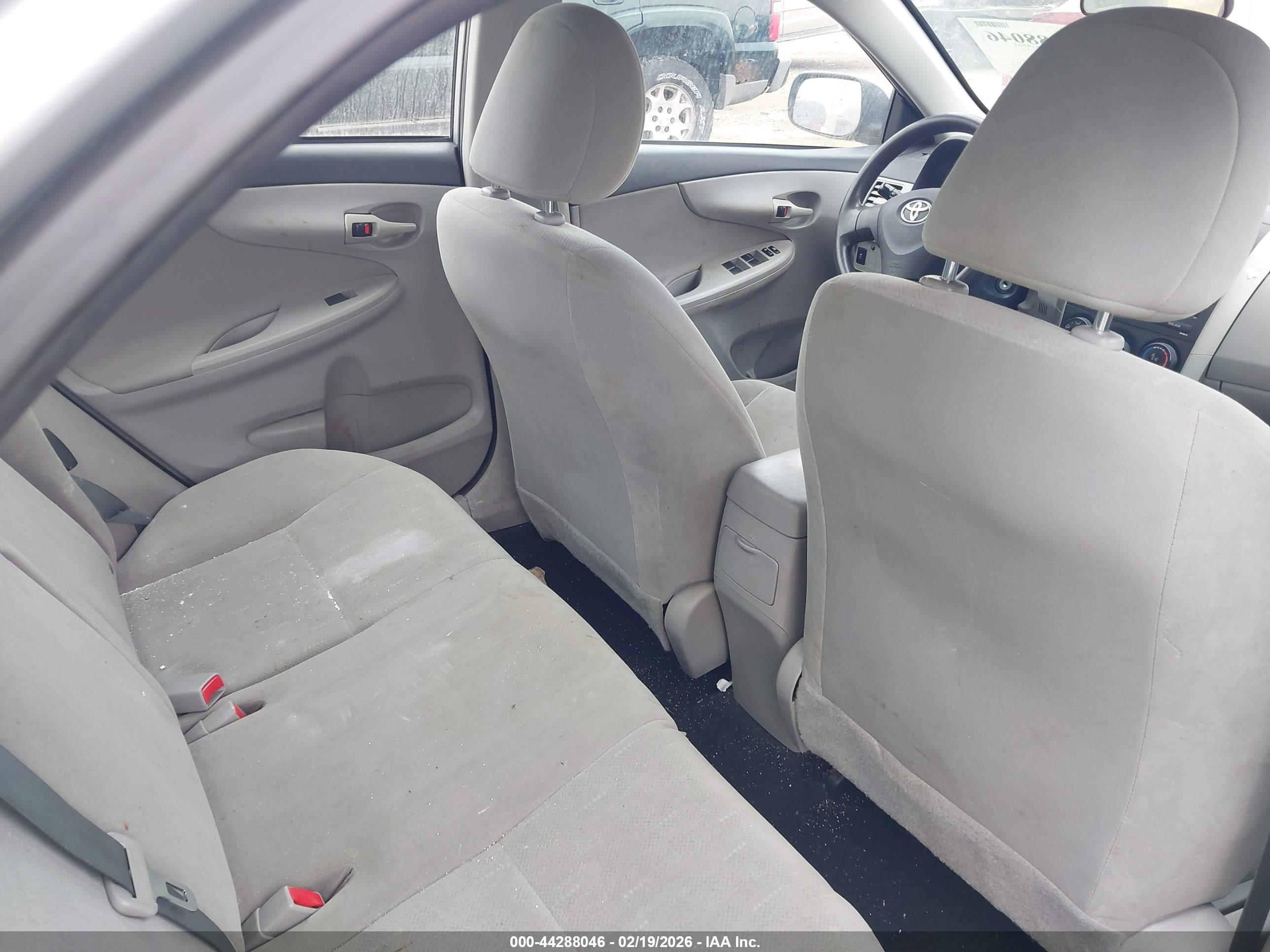 TOYOTA COROLLA image 8