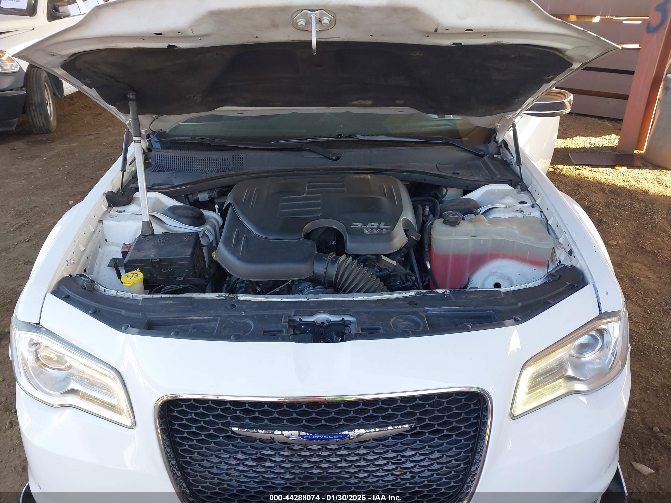 CHRYSLER 300 image 10