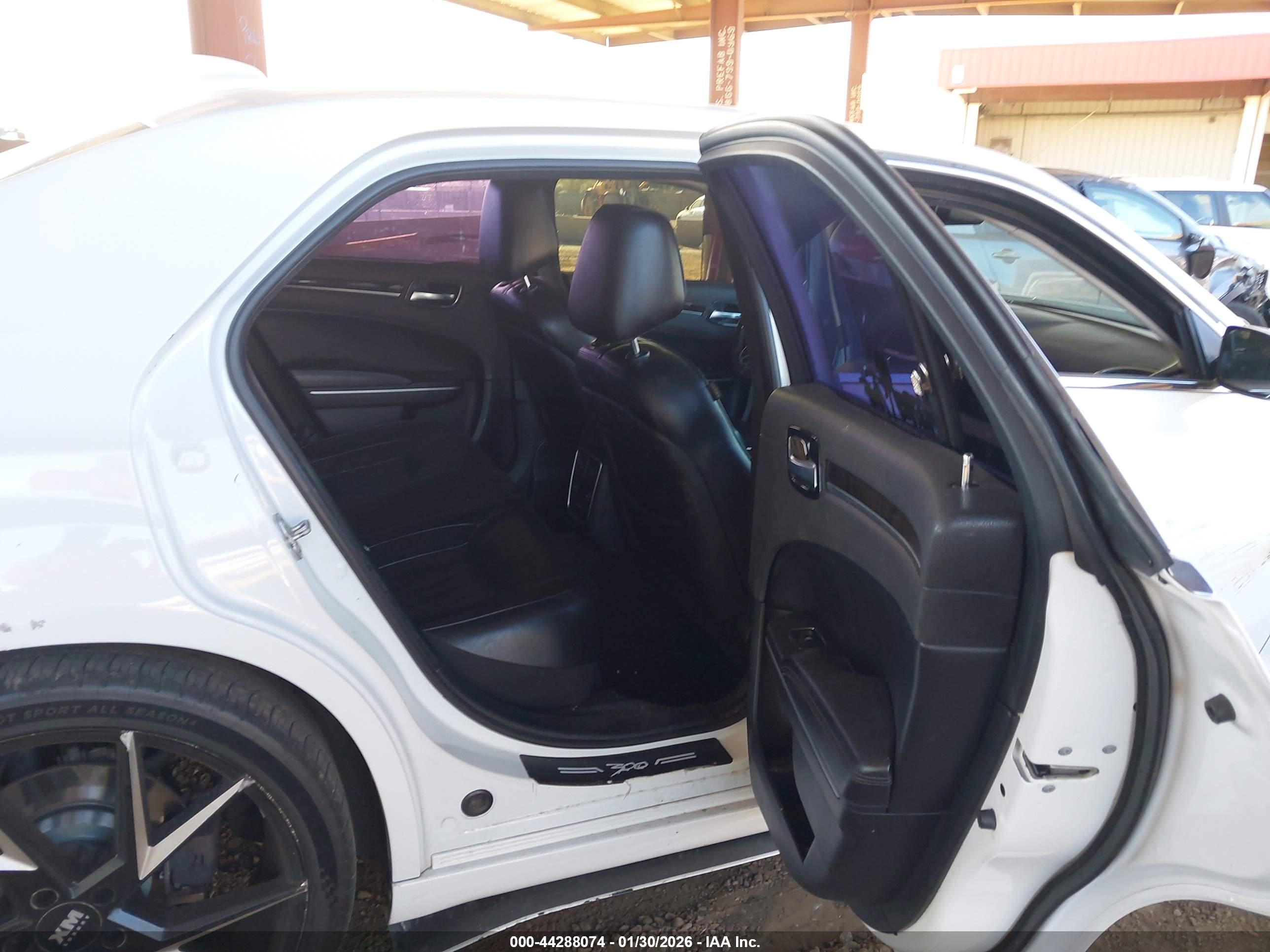 CHRYSLER 300 image 8
