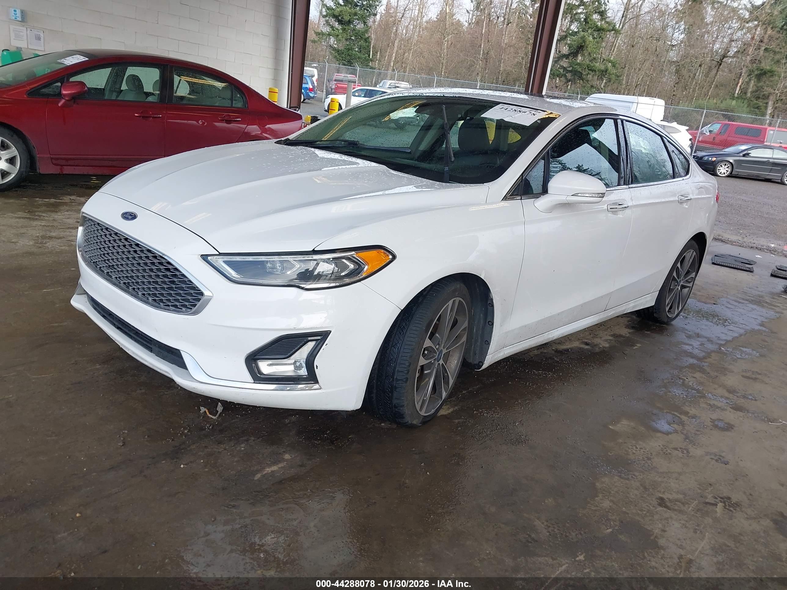 FORD FUSION image 2
