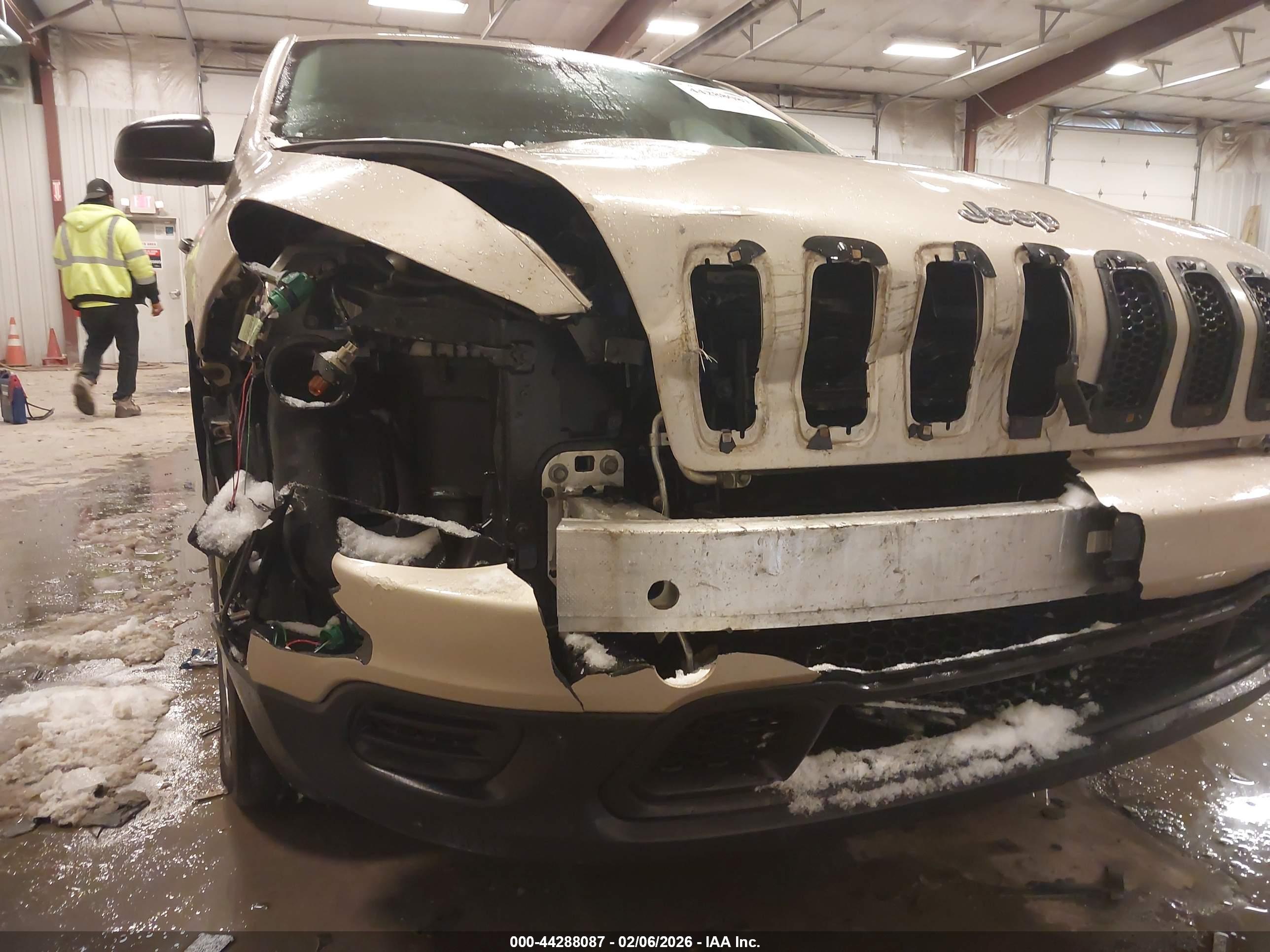 JEEP CHEROKEE image 6