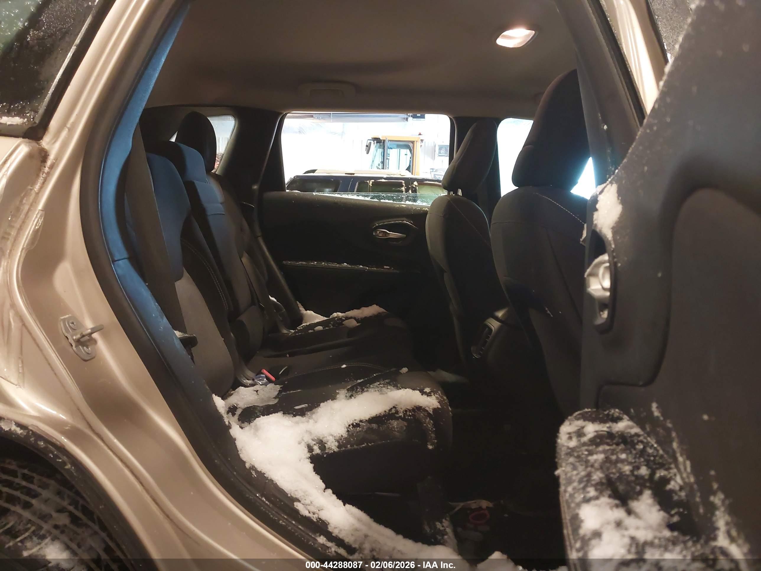 JEEP CHEROKEE image 8