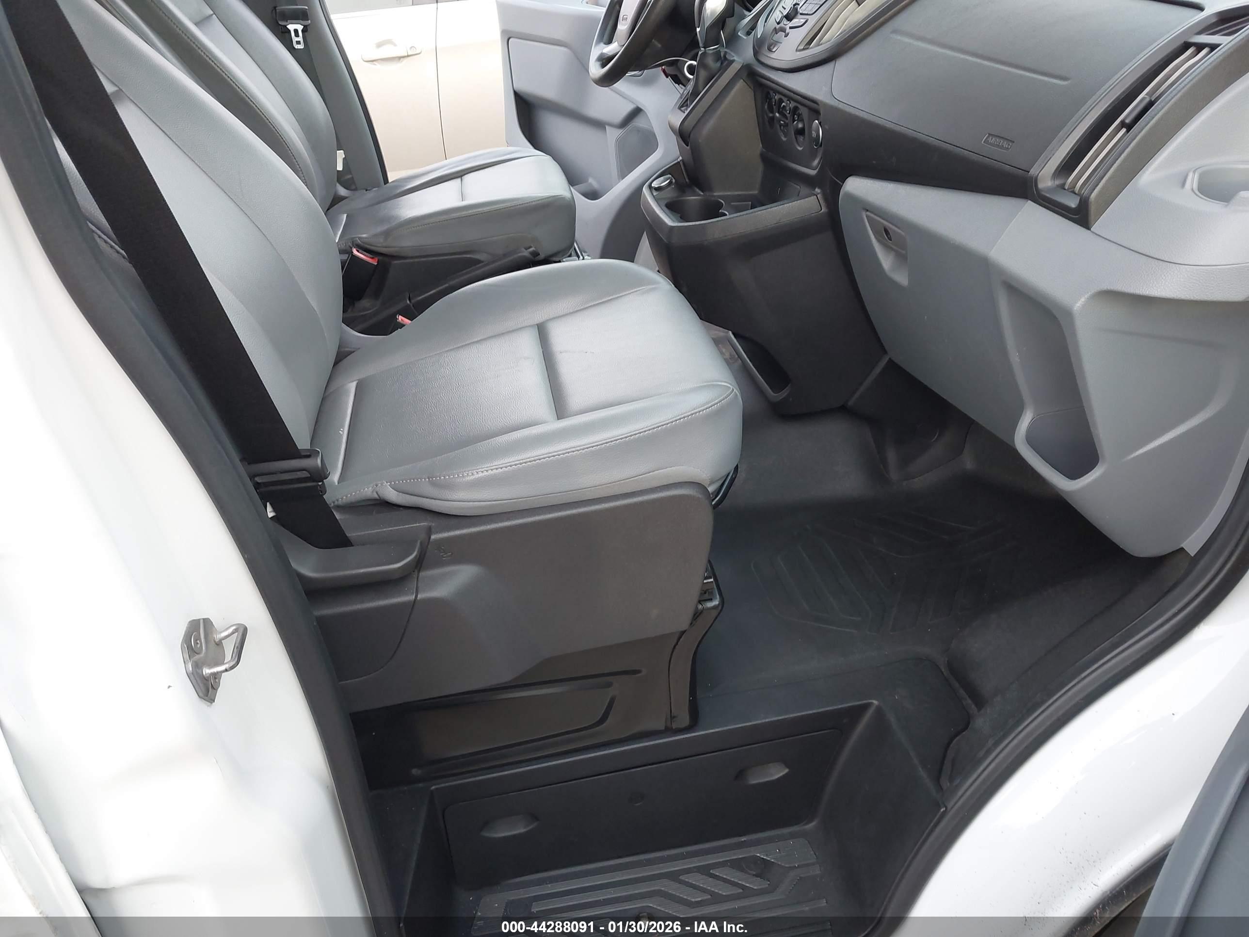 FORD TRANSIT-150 image 5