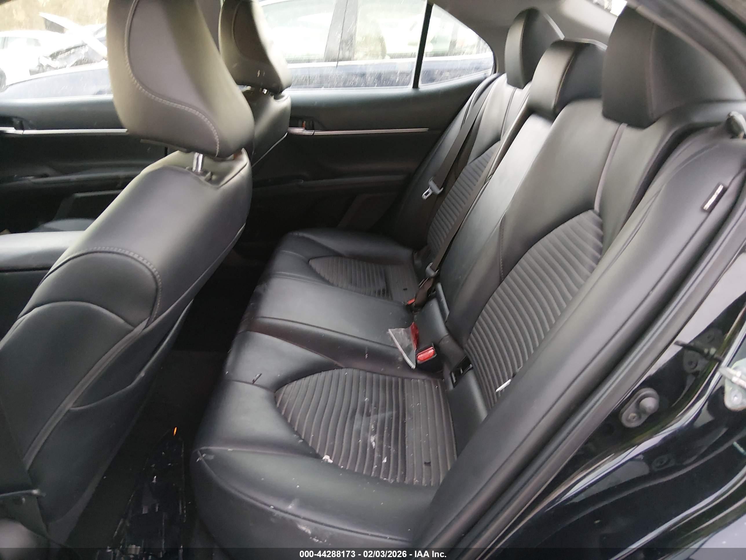 TOYOTA CAMRY image 8