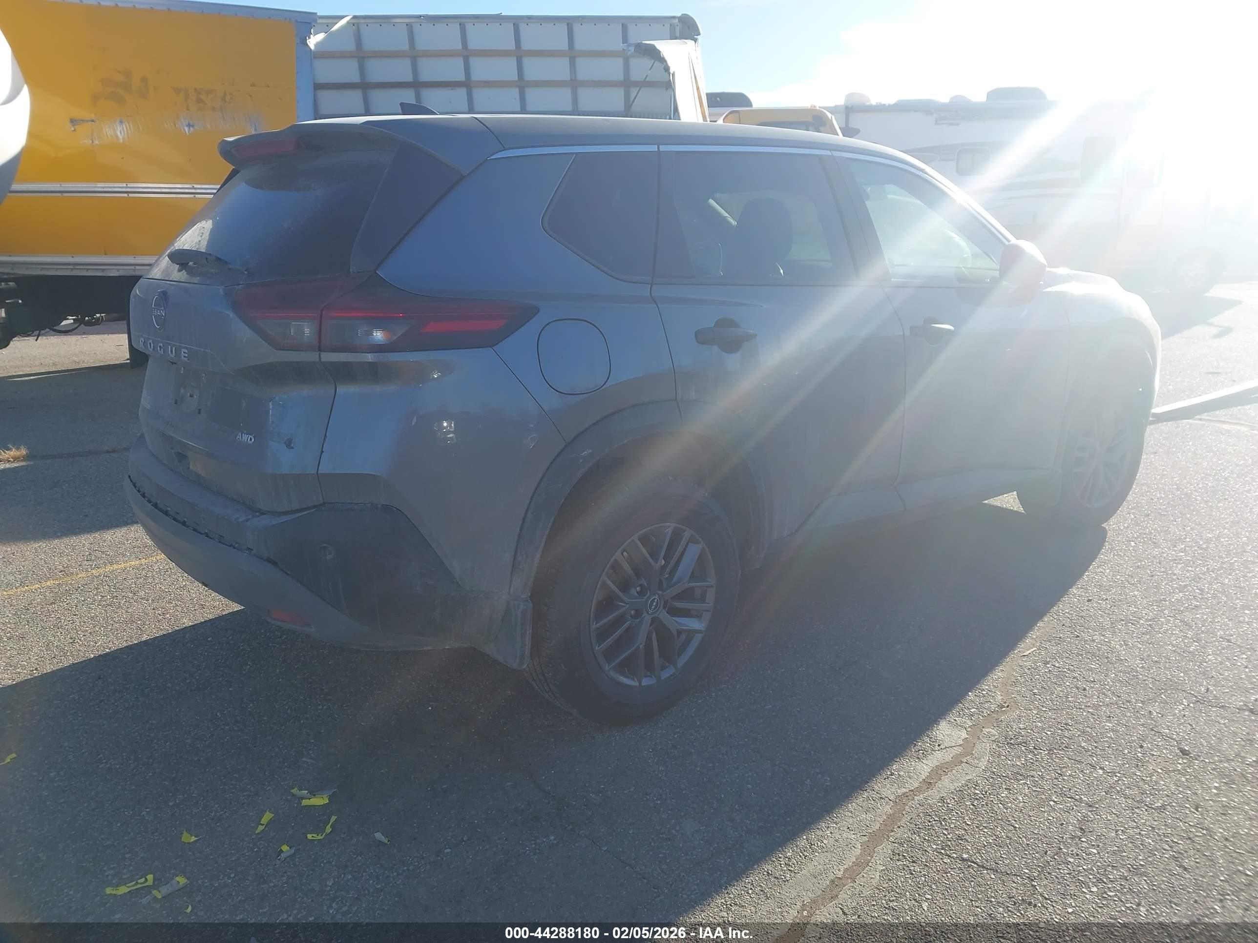 NISSAN ROGUE image 4