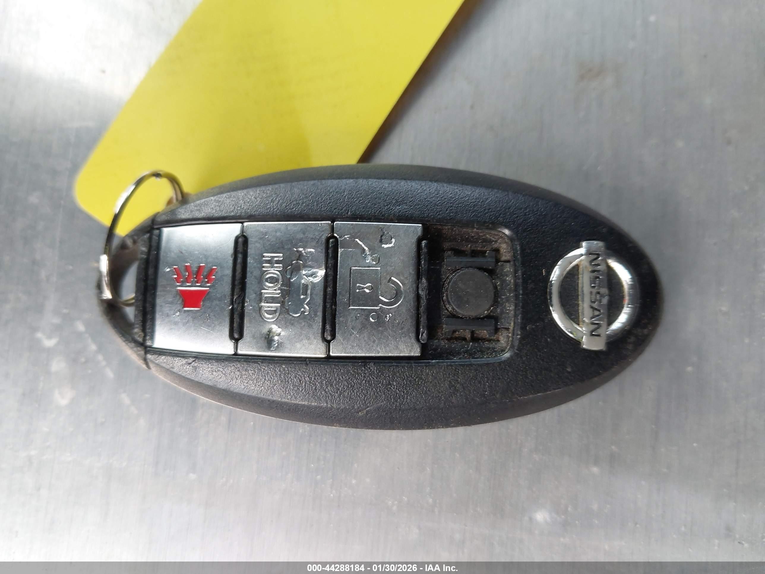 NISSAN VERSA image 11