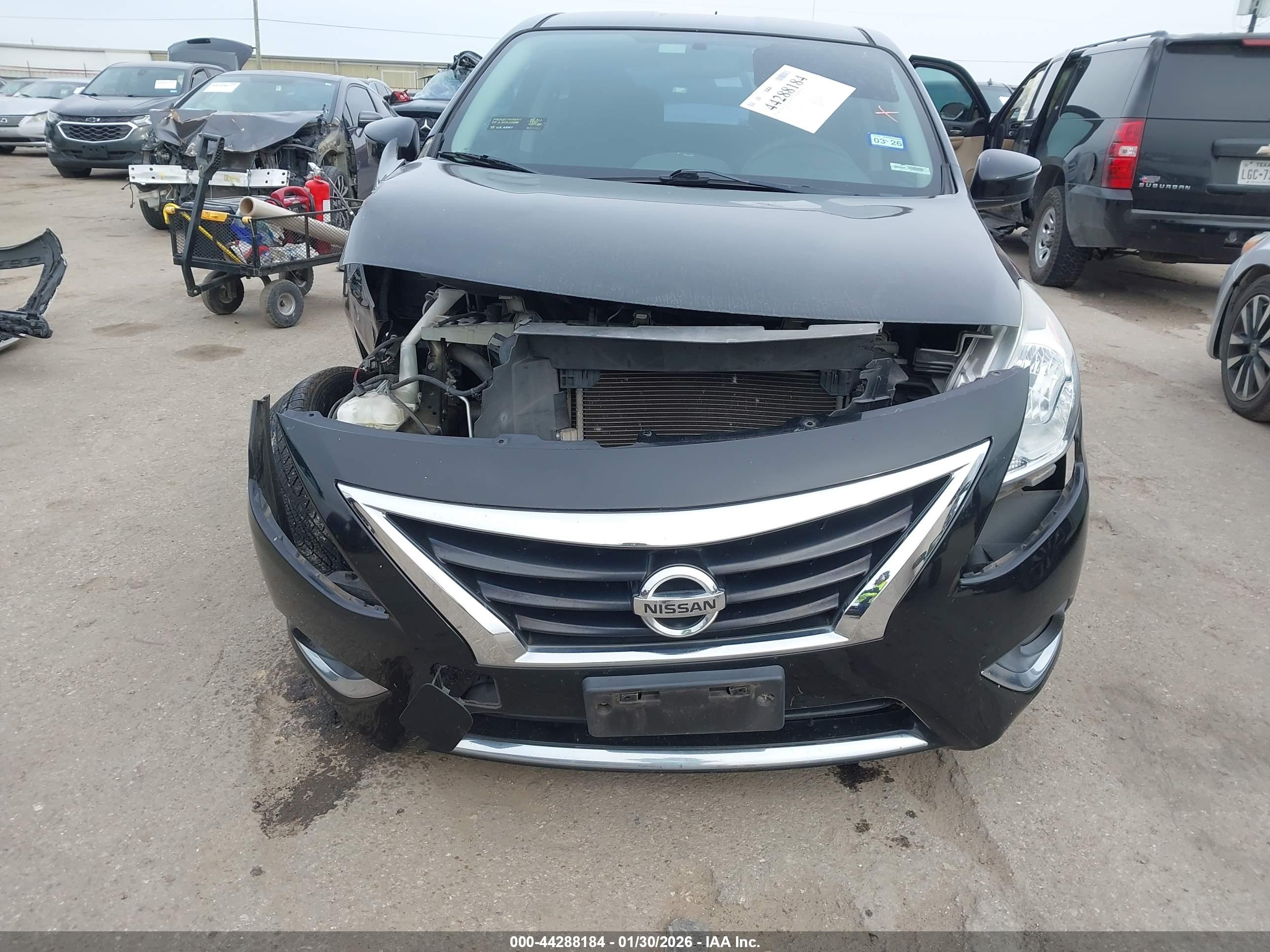 NISSAN VERSA image 6