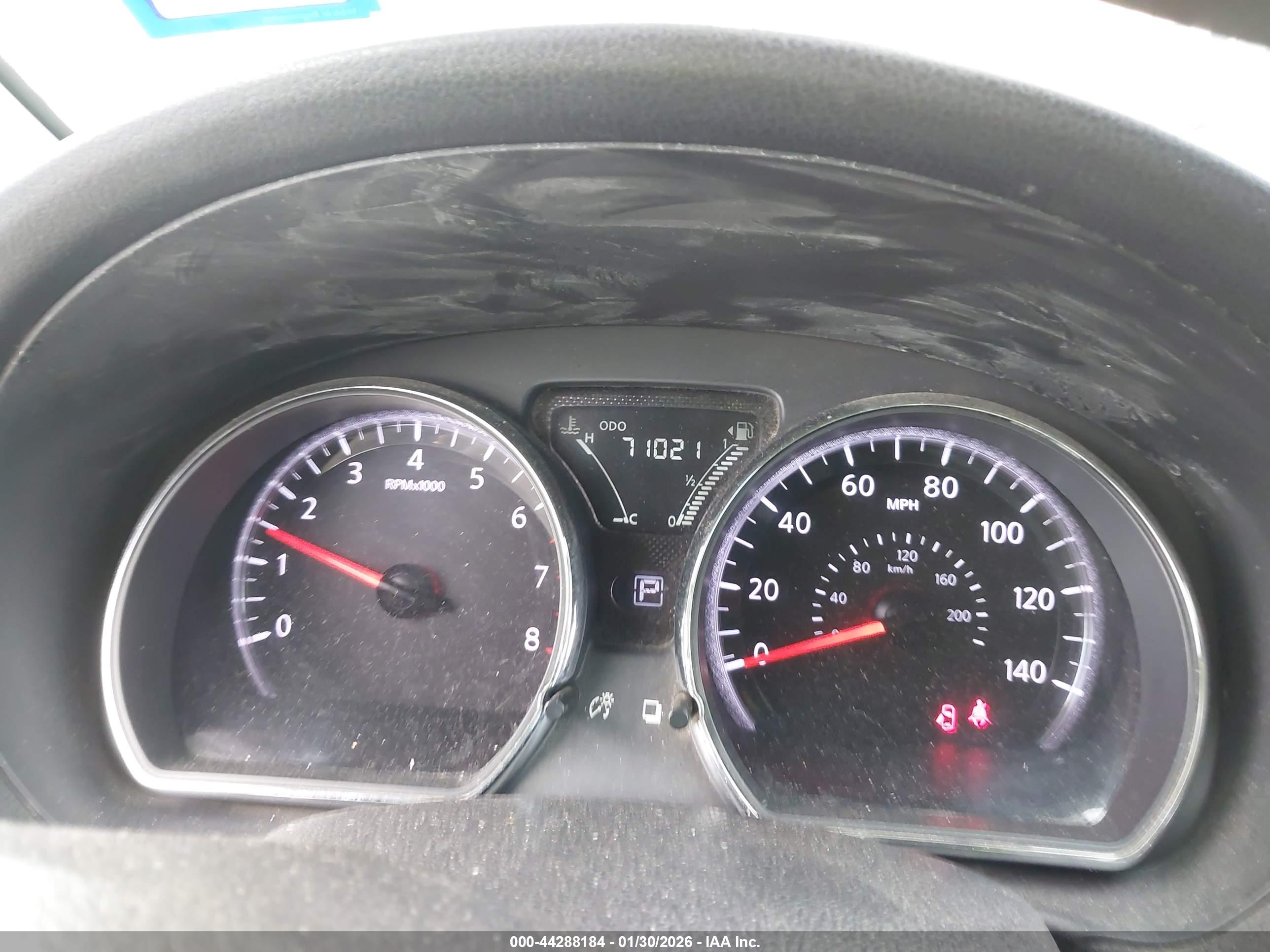 NISSAN VERSA image 7