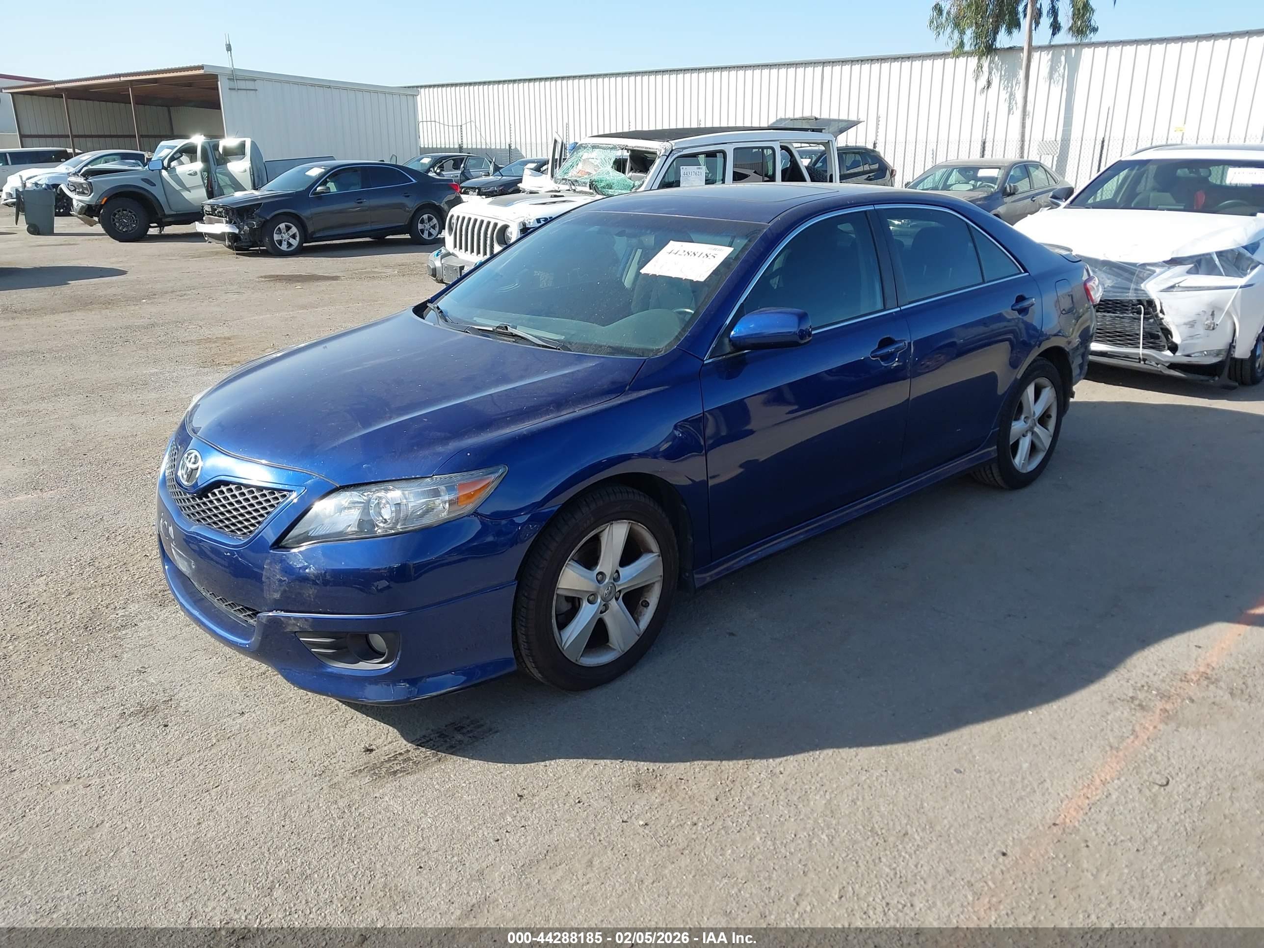 TOYOTA CAMRY image 2