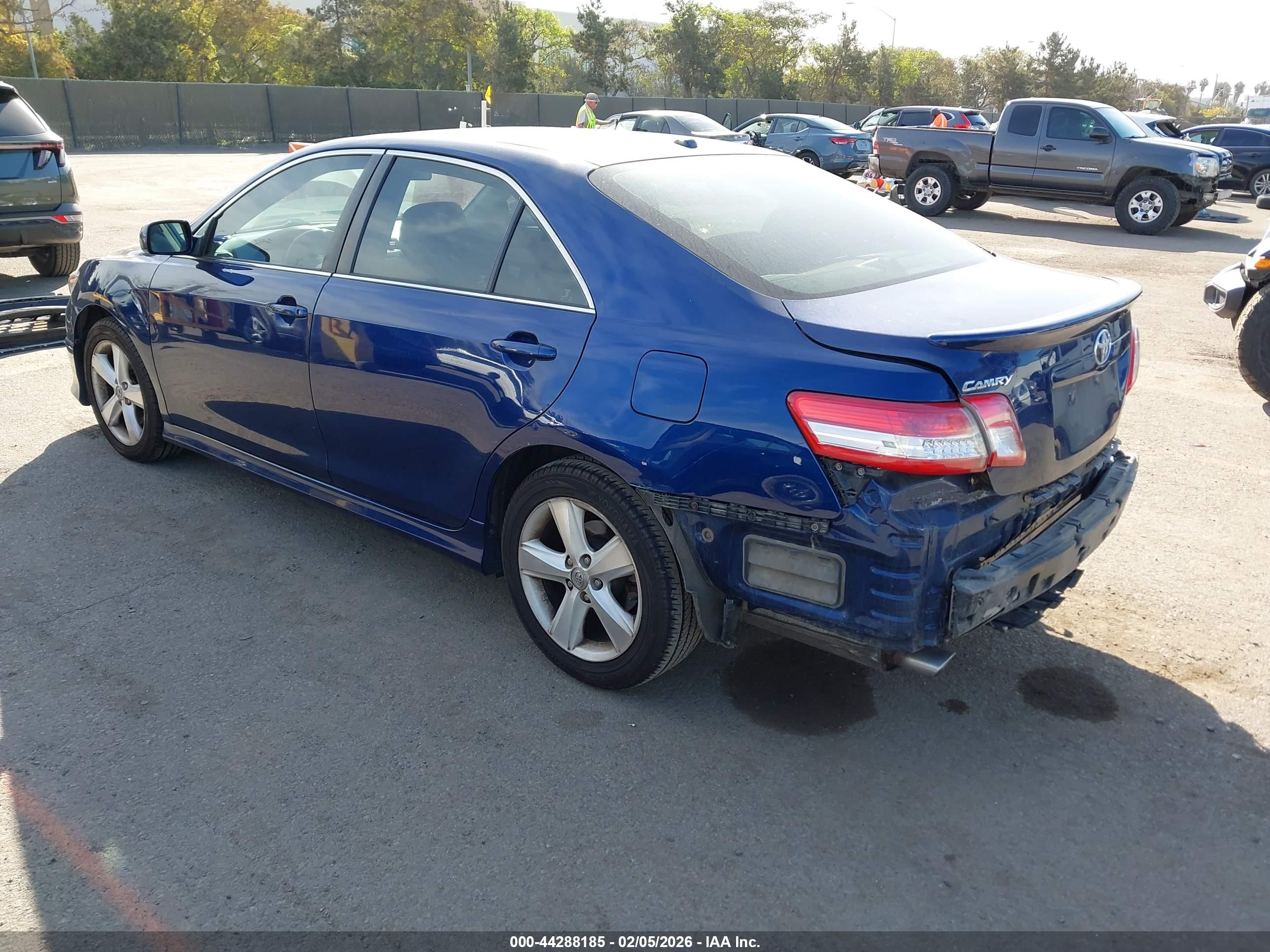 TOYOTA CAMRY image 3