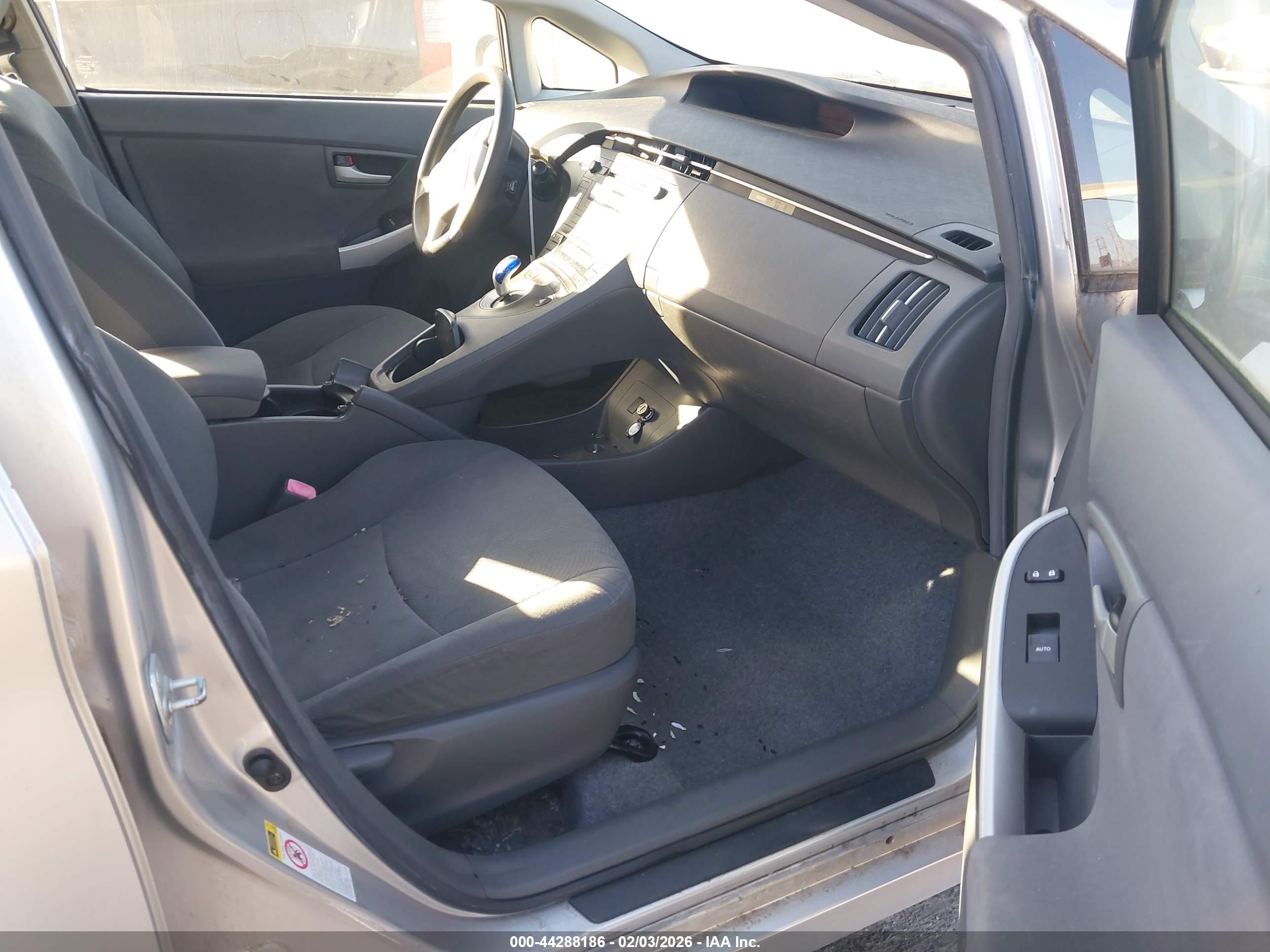 TOYOTA PRIUS image 5