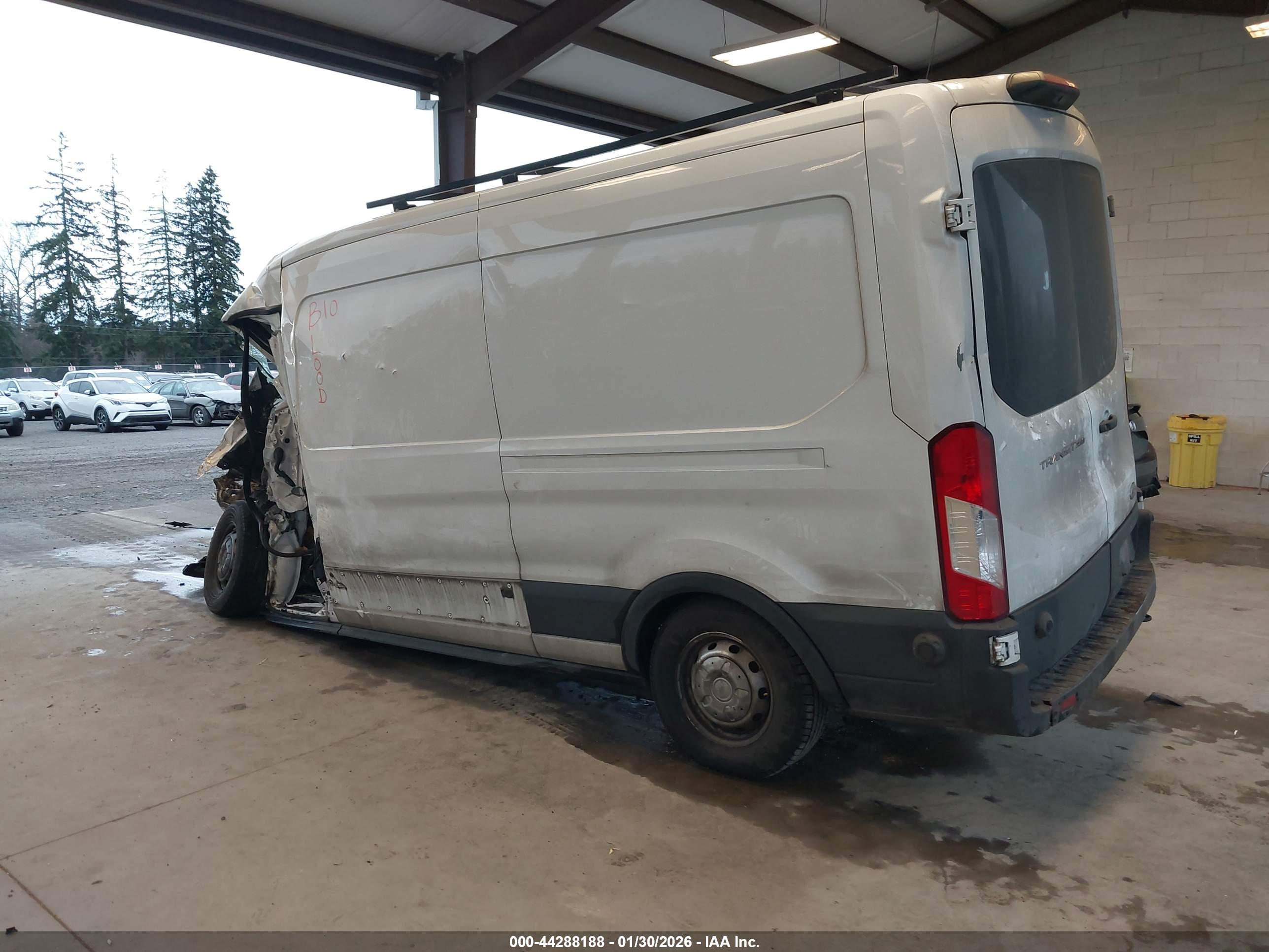 FORD TRANSIT-250 image 3