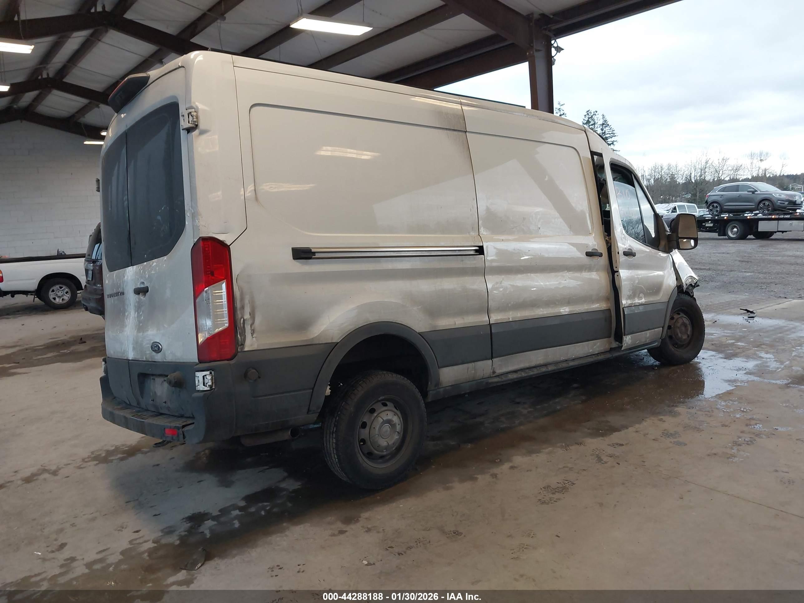FORD TRANSIT-250 image 4