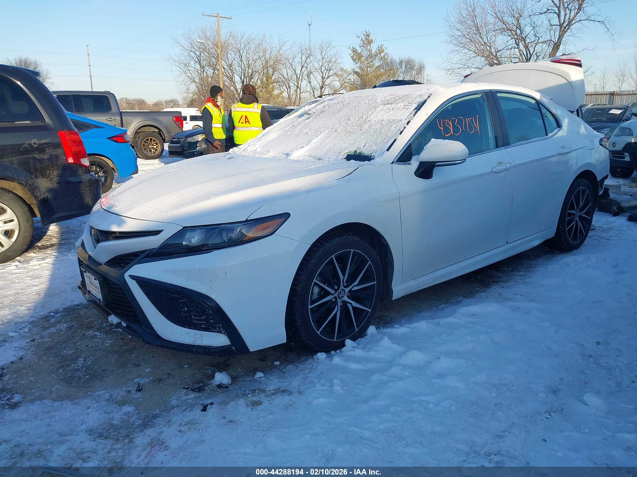 TOYOTA CAMRY image 2