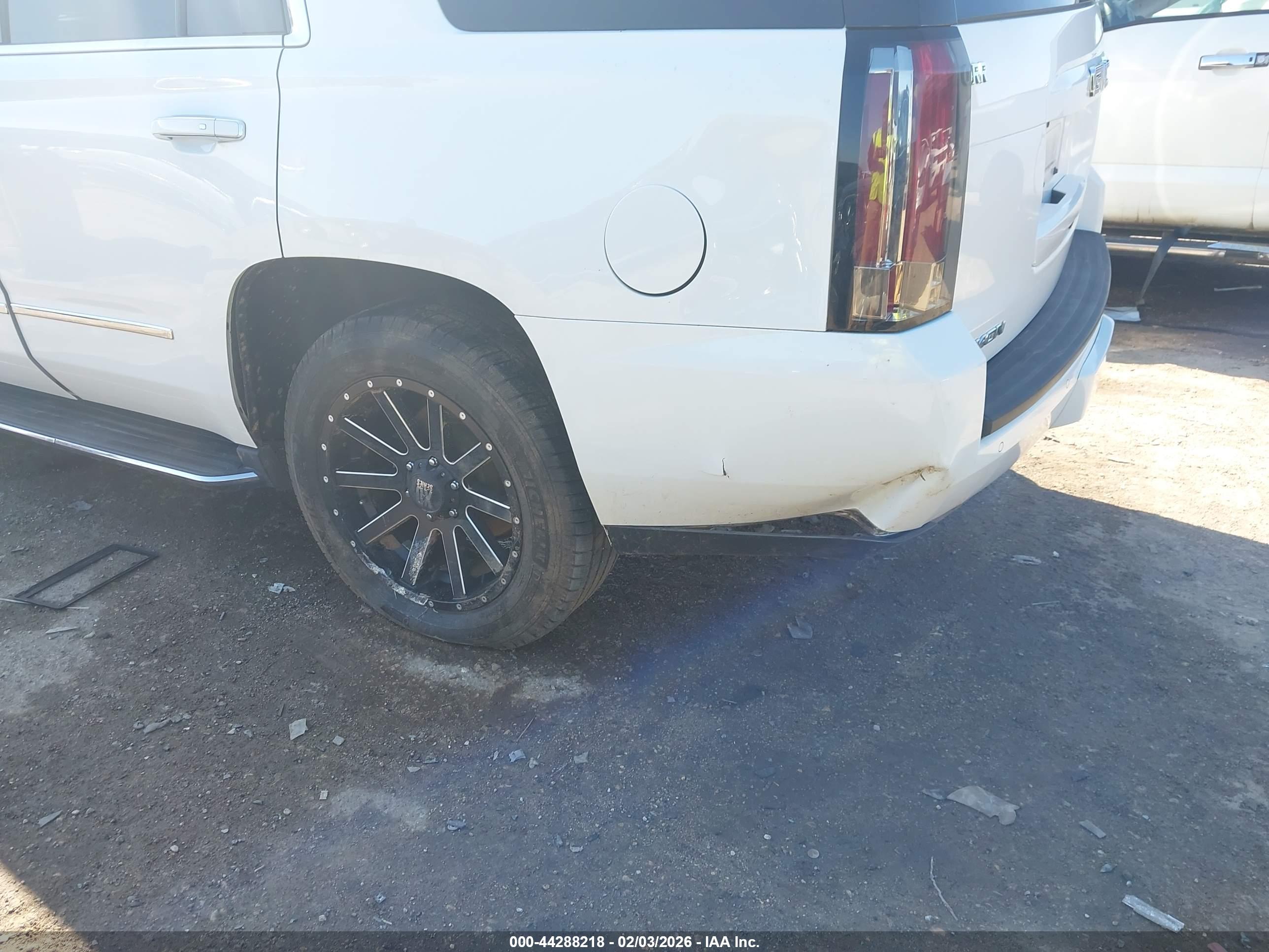 GMC YUKON image 6