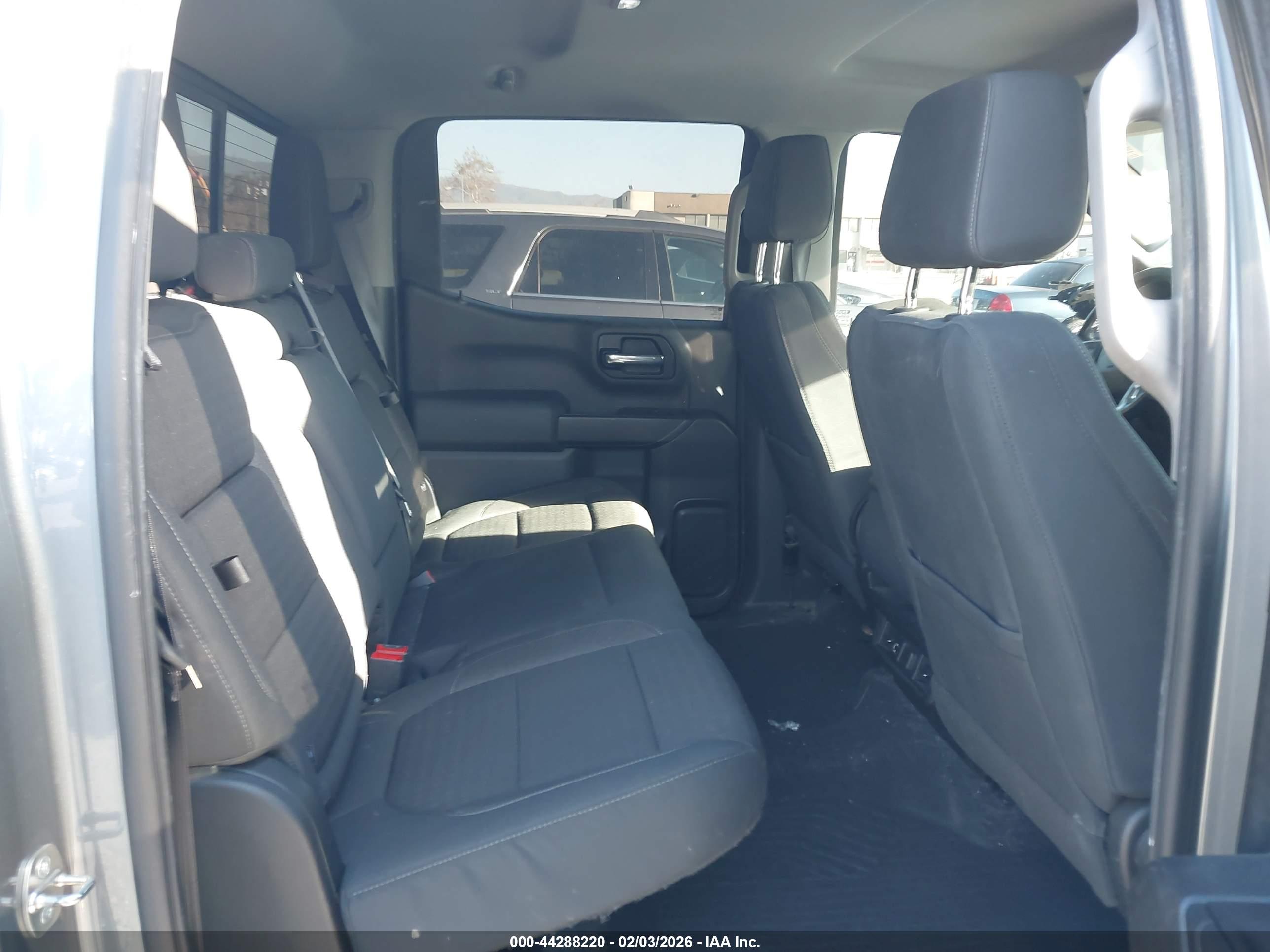 CHEVROLET SILVERADO image 8
