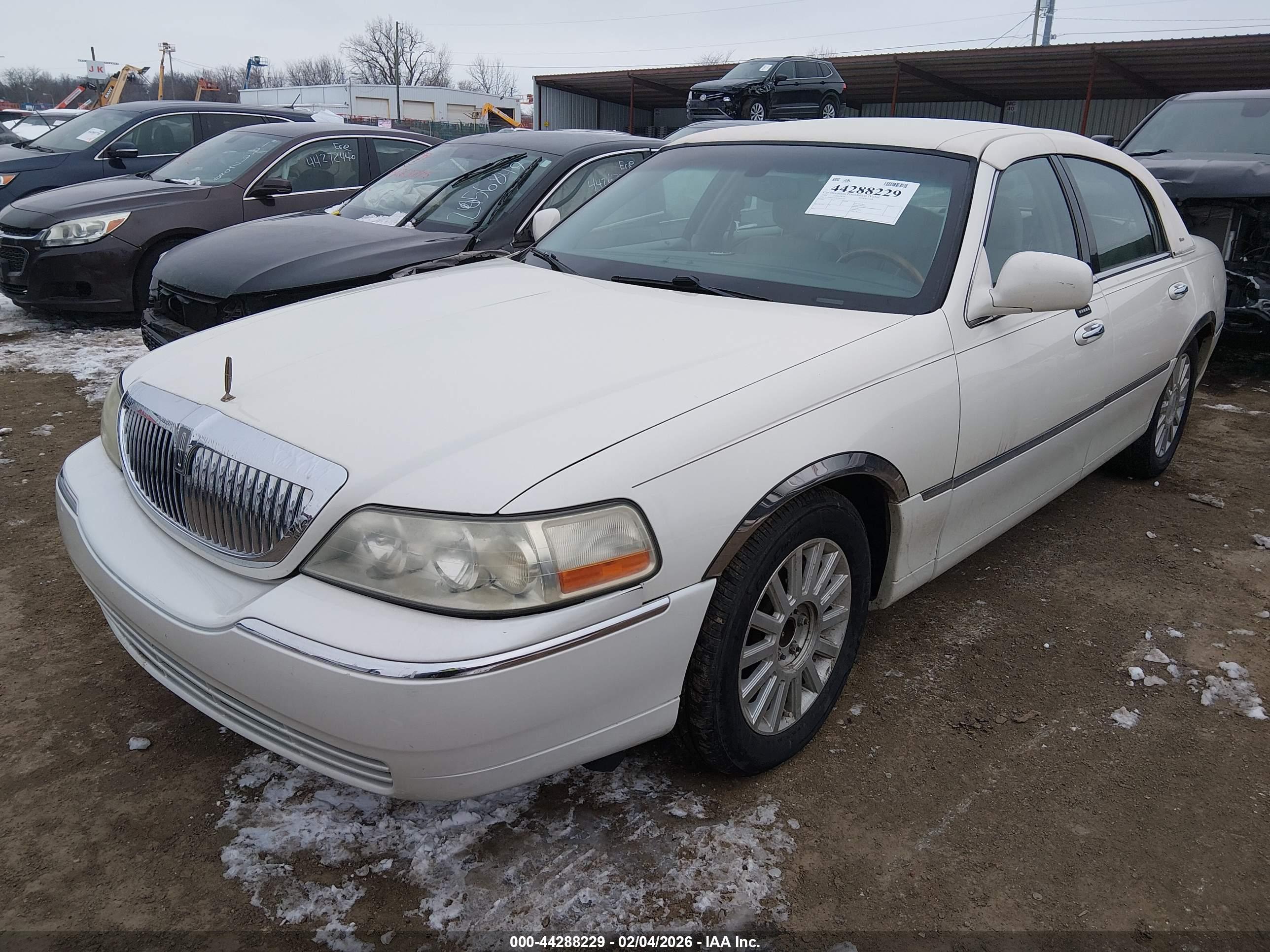 LINCOLN TOWN image 2