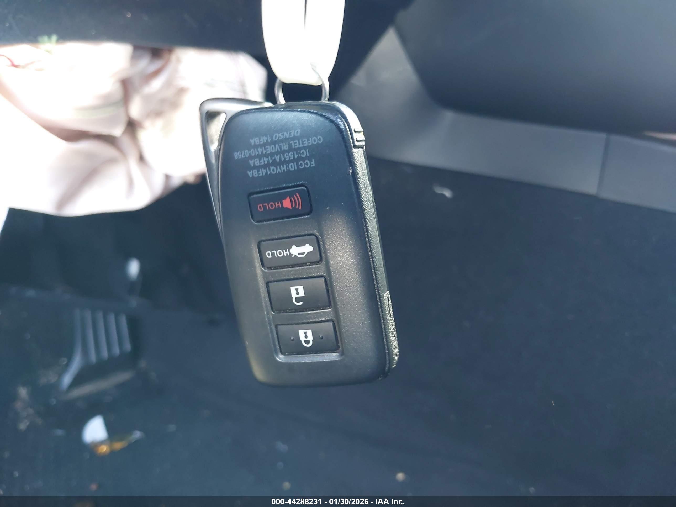 LEXUS IS image 11