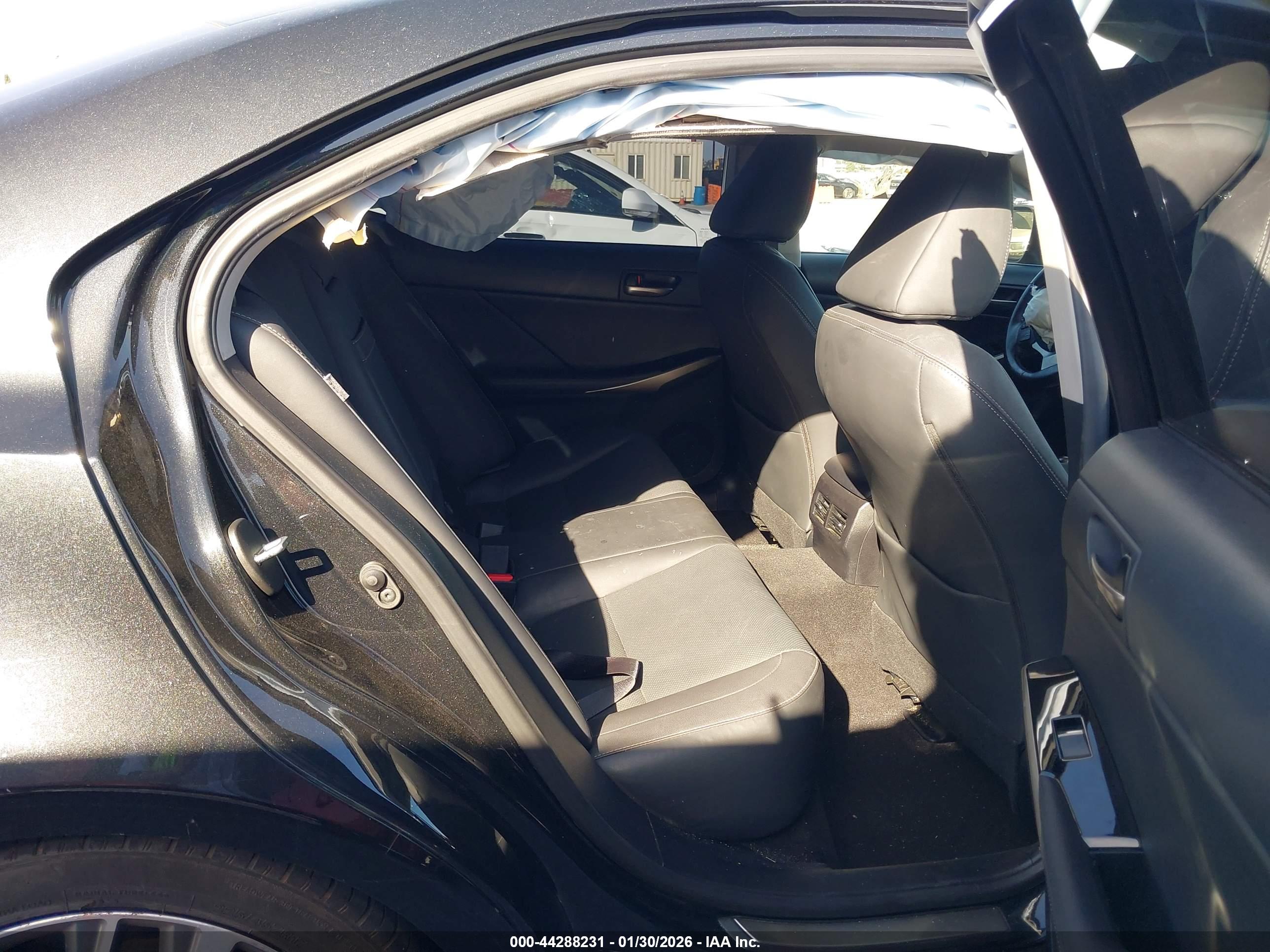 LEXUS IS image 8