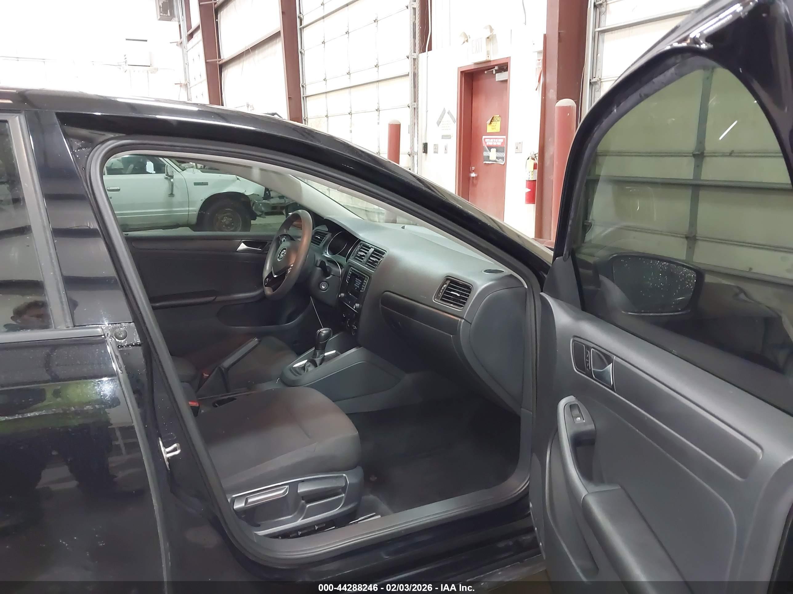 VOLKSWAGEN JETTA image 5
